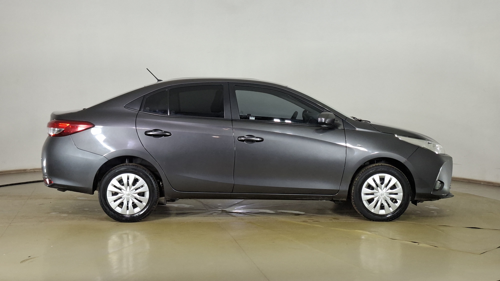 Toyota Yaris — foto 4 de 16