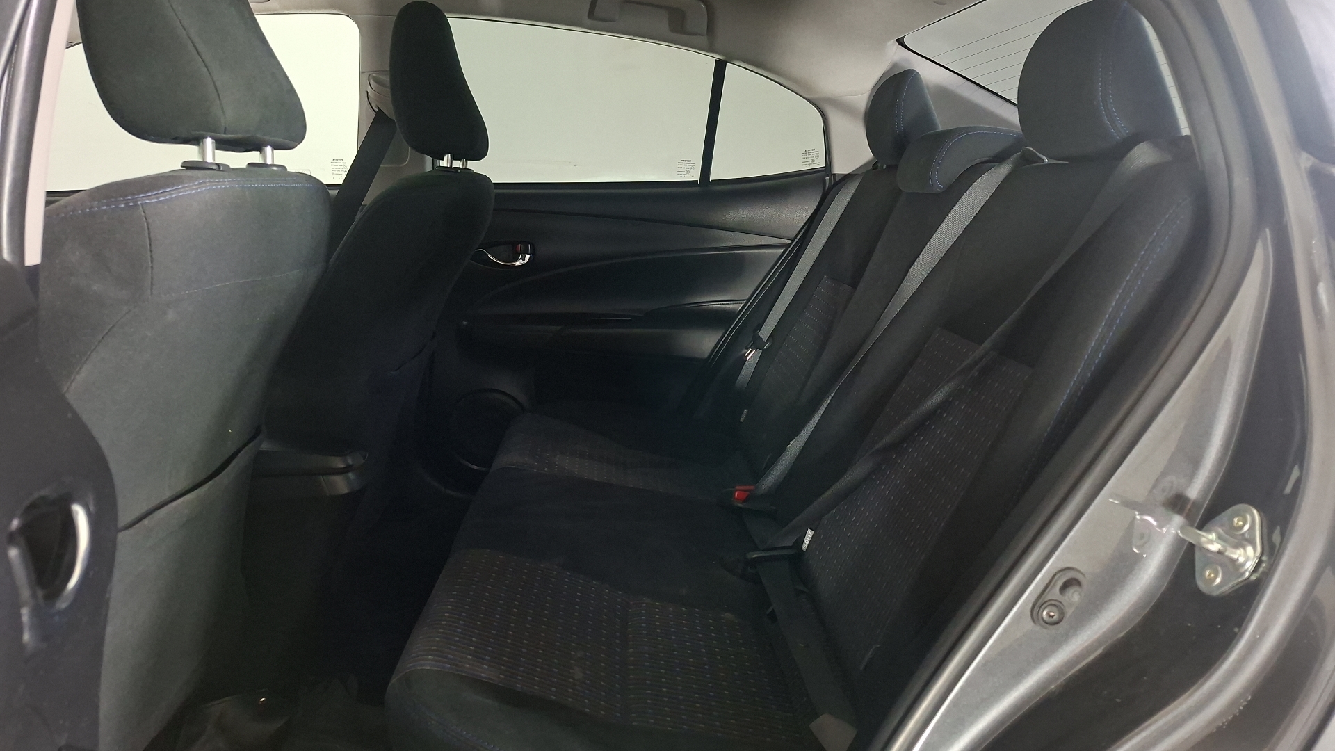 Toyota Yaris — foto 14 de 16