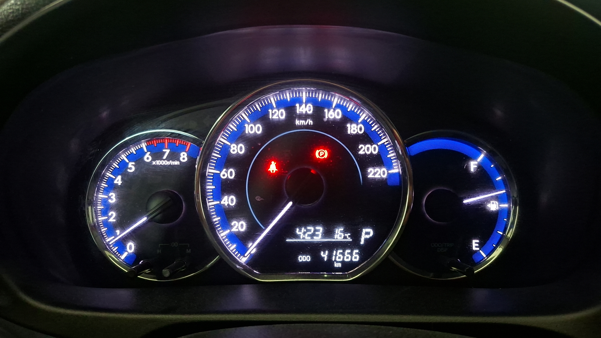 Toyota Yaris — foto 9 de 16