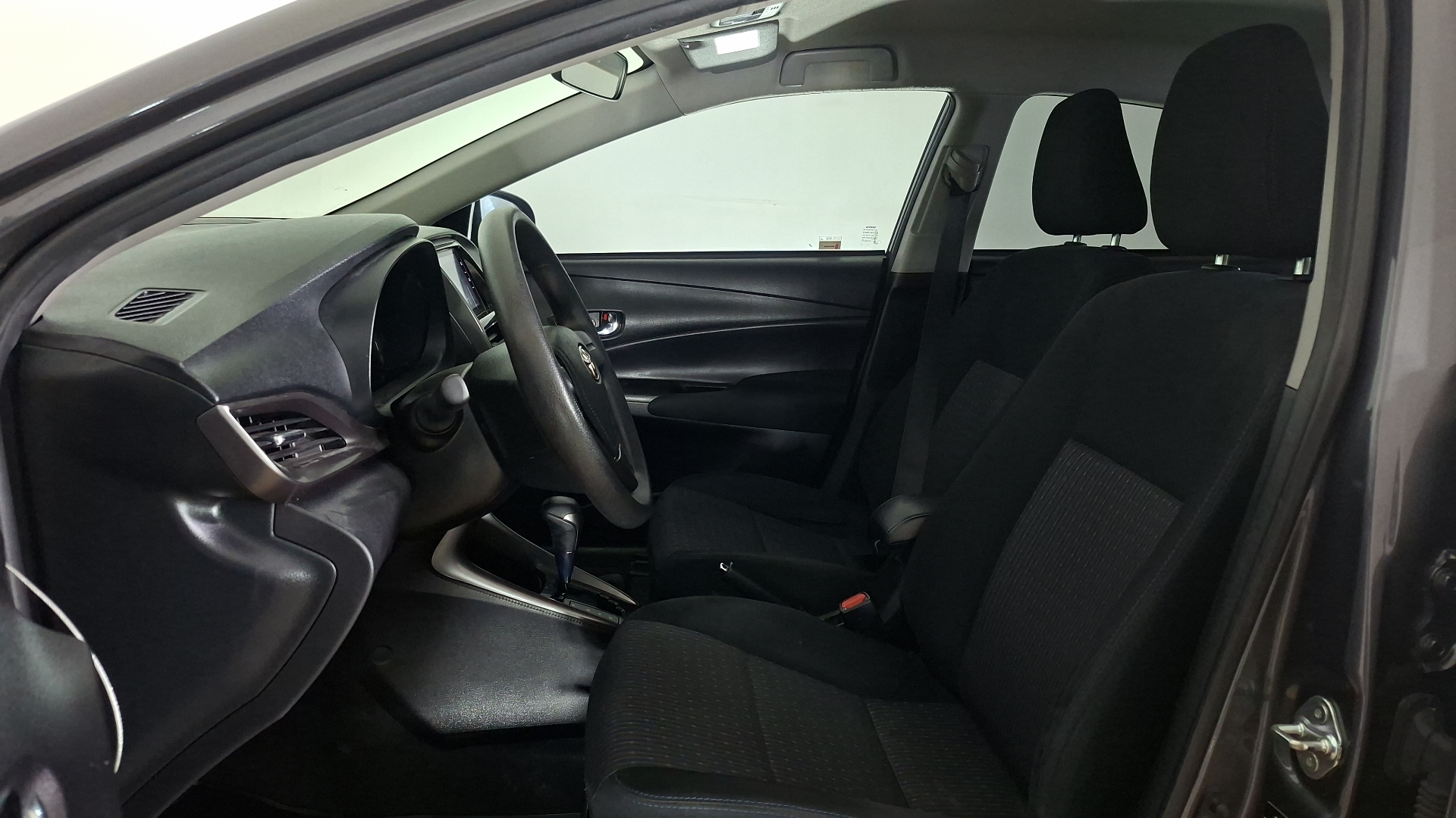 Toyota Yaris — foto 13 de 16