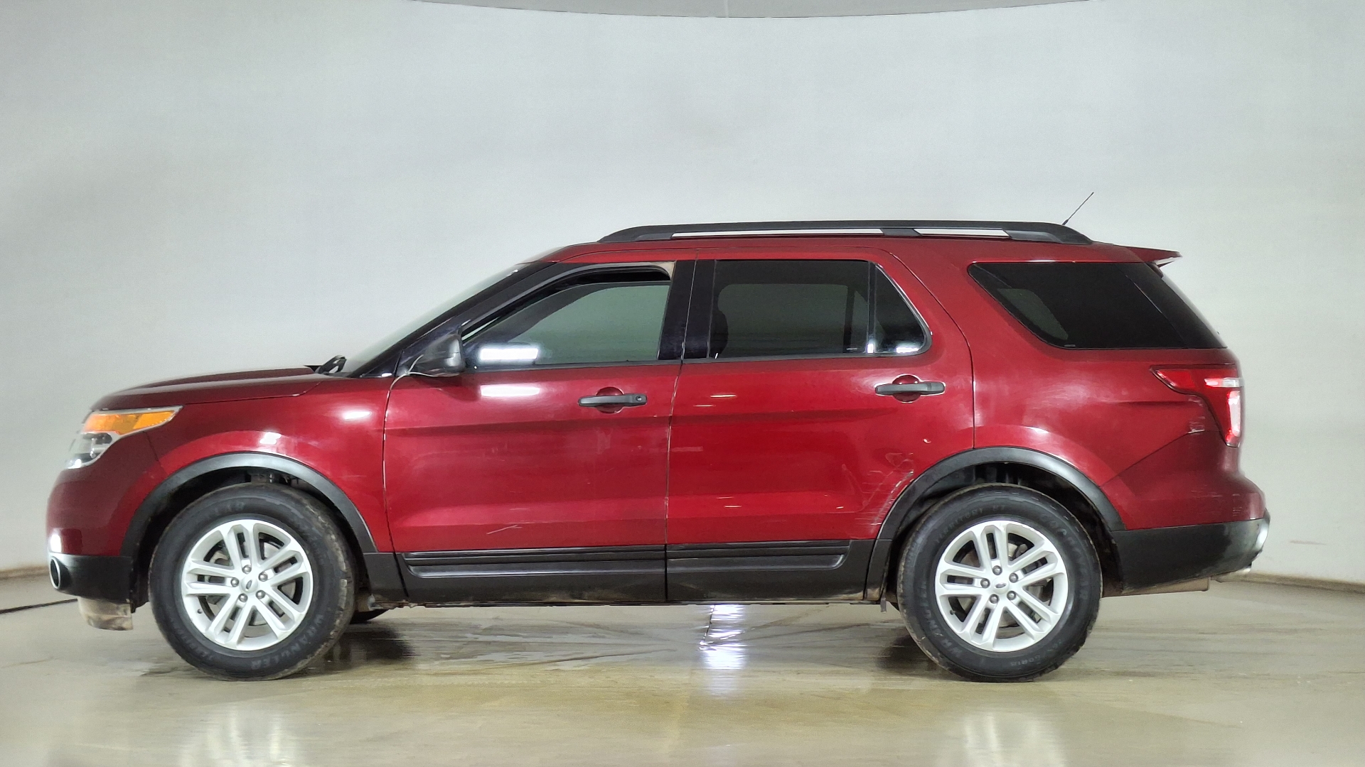 Ford Explorer — foto 7 de 16
