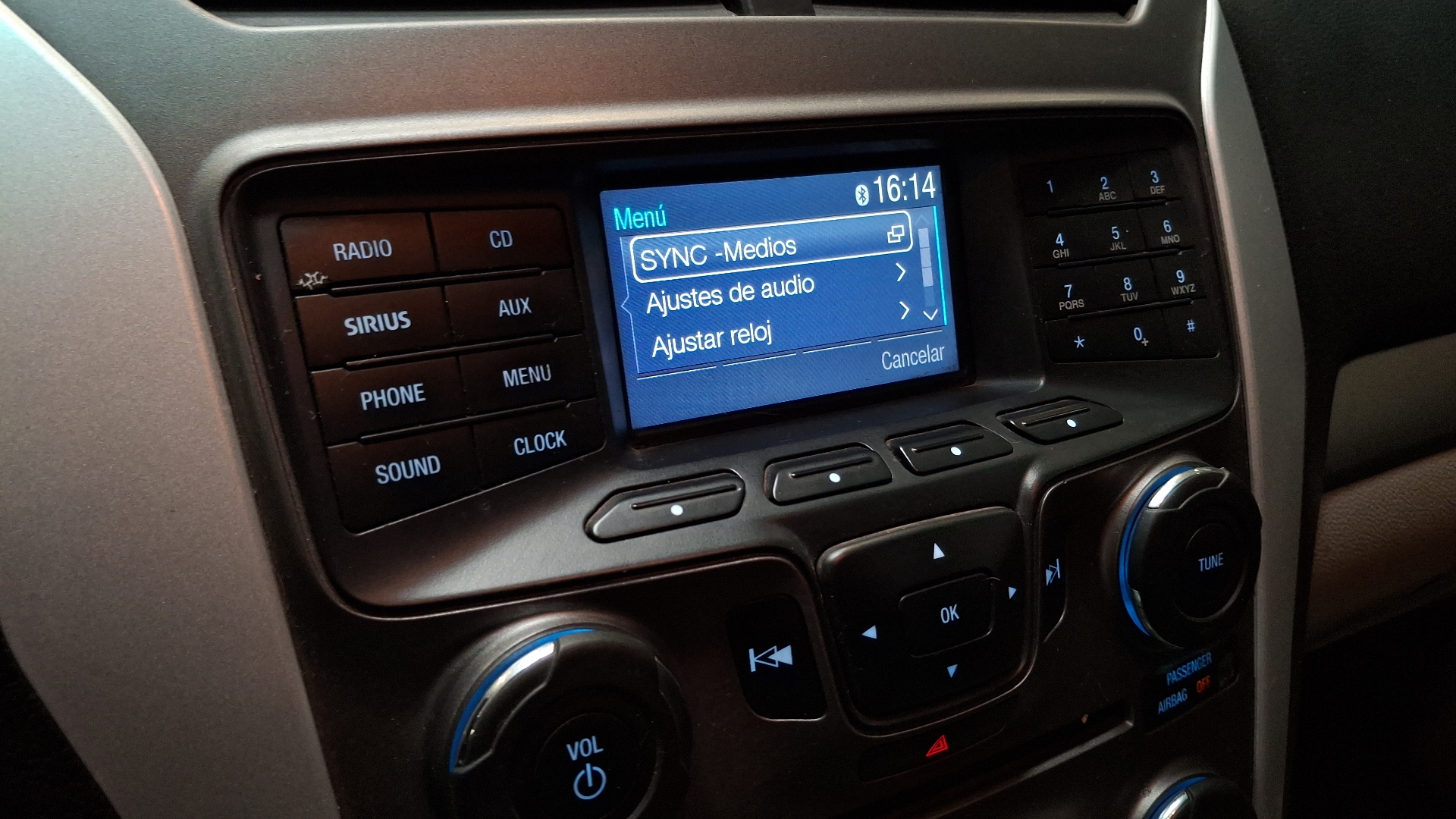 Ford Explorer — foto 10 de 16