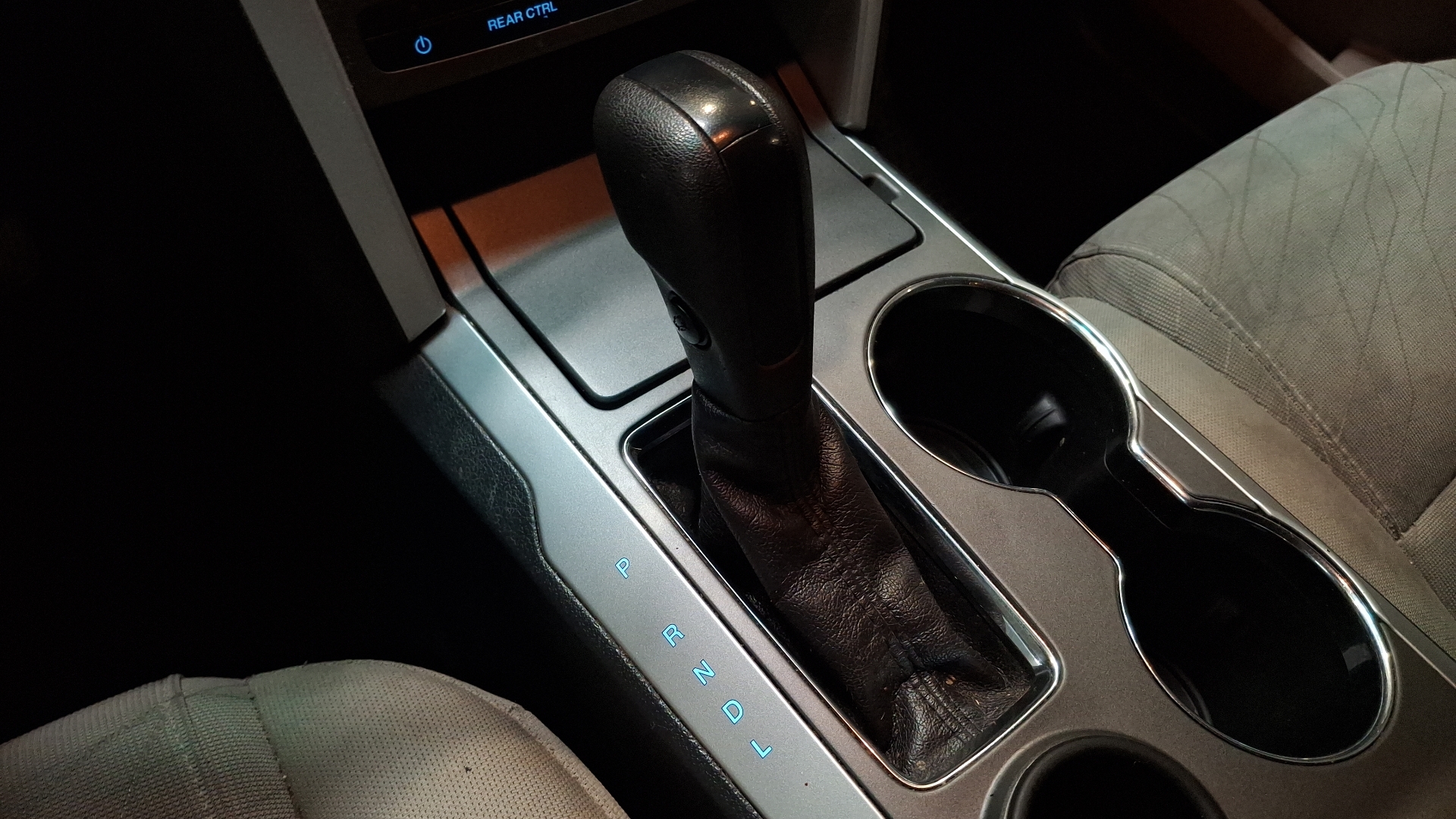 Ford Explorer — foto 11 de 16
