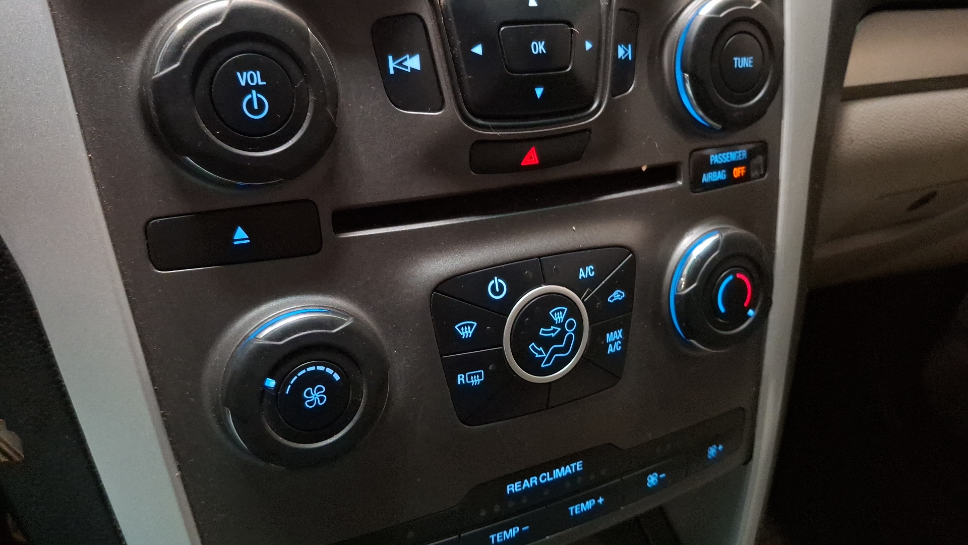 Ford Explorer — foto 15 de 16