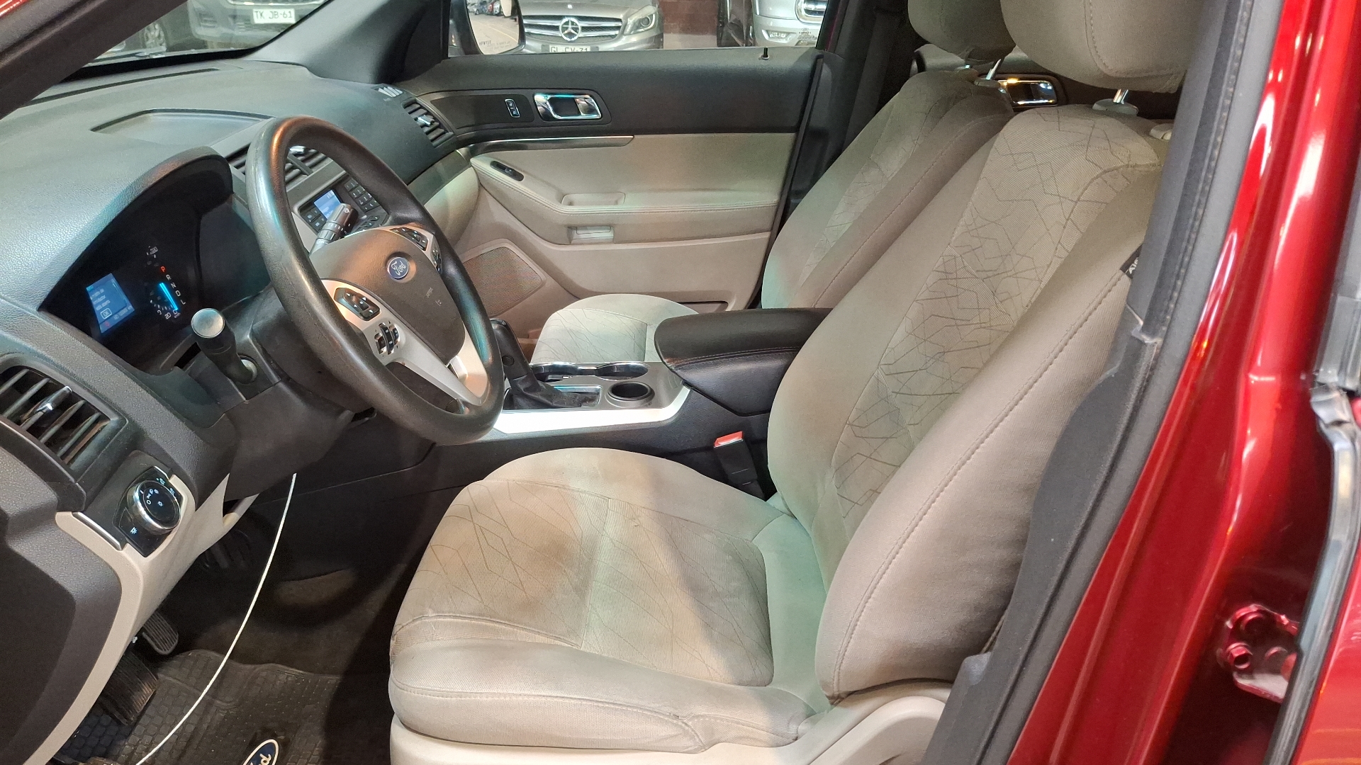 Ford Explorer — foto 13 de 16