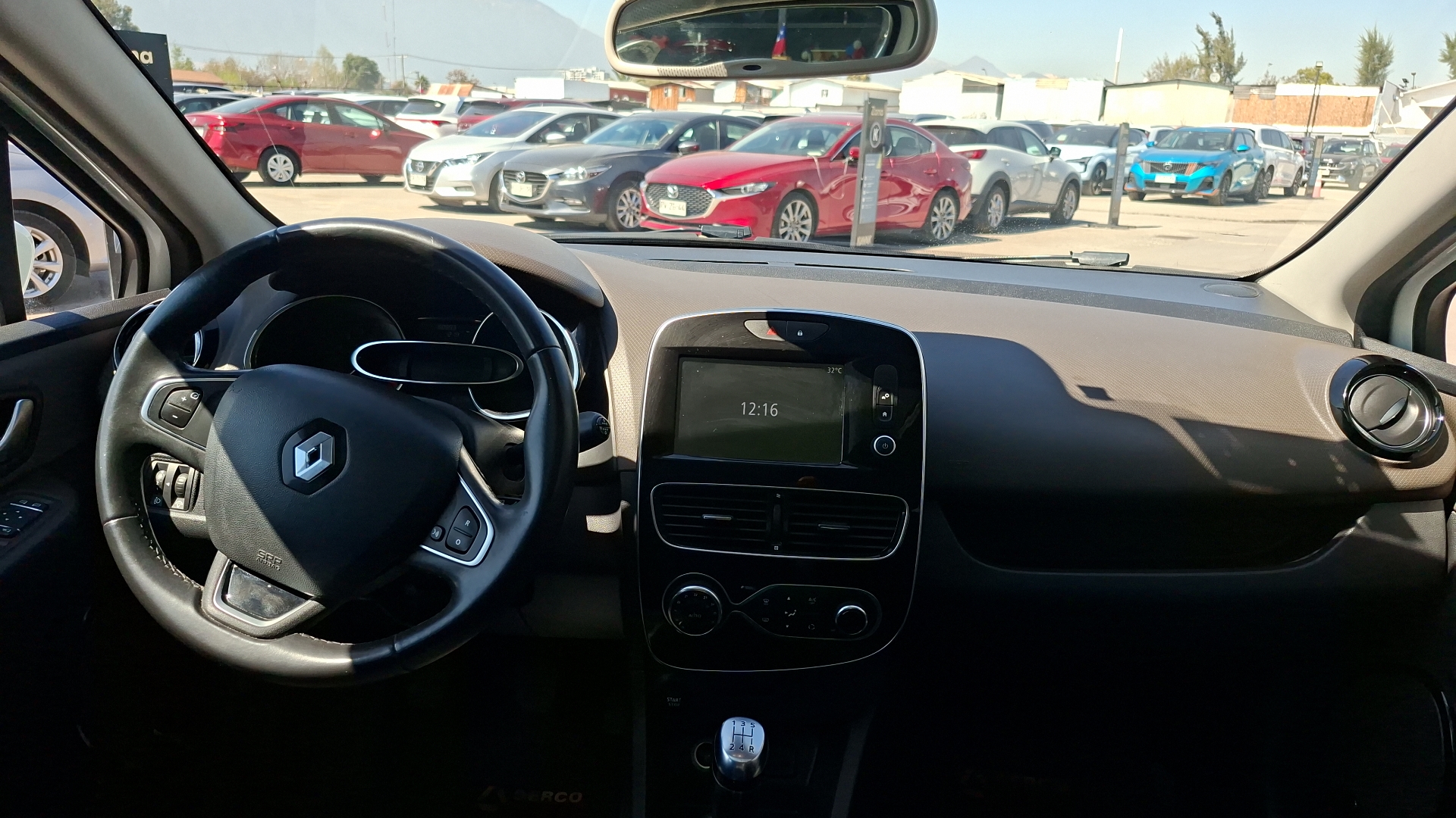 Renault Clio — foto 6 de 16