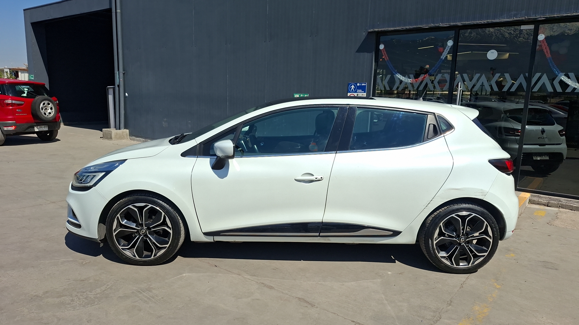 Renault Clio — foto 2 de 16