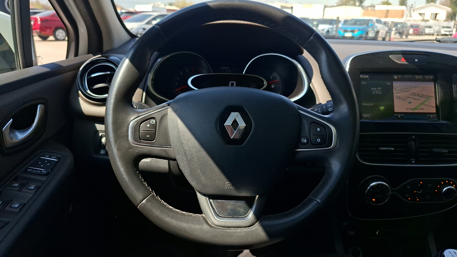 Renault Clio — foto 8 de 16