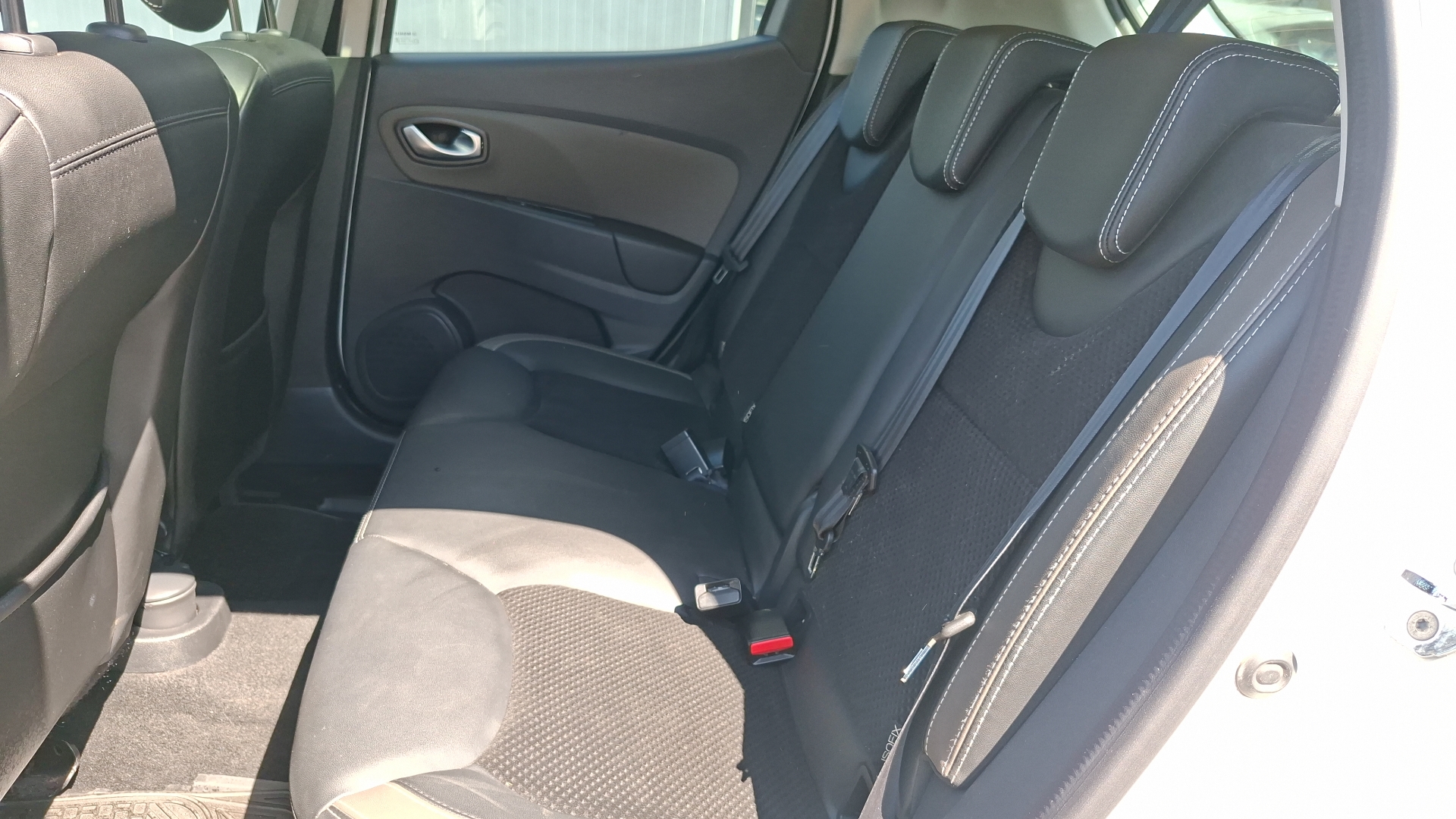 Renault Clio — foto 15 de 16