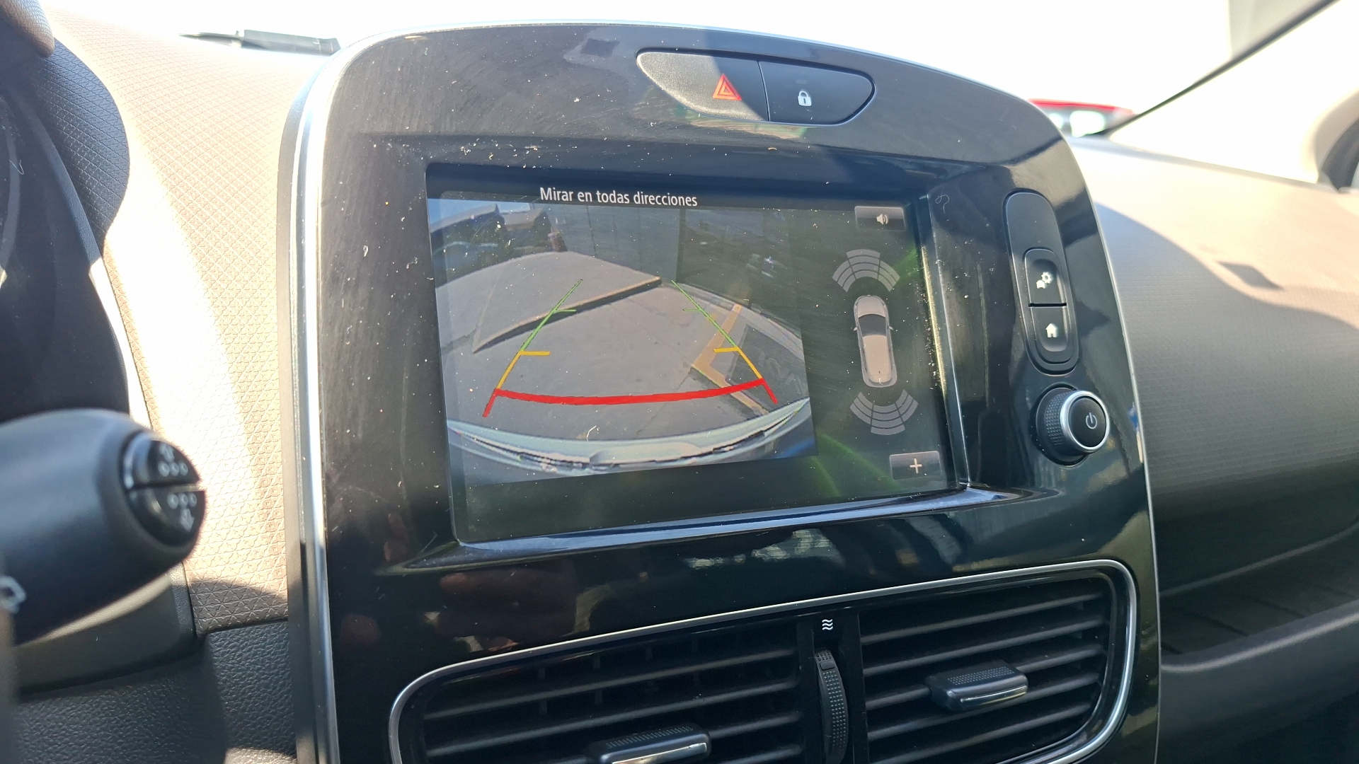 Renault Clio — foto 12 de 16