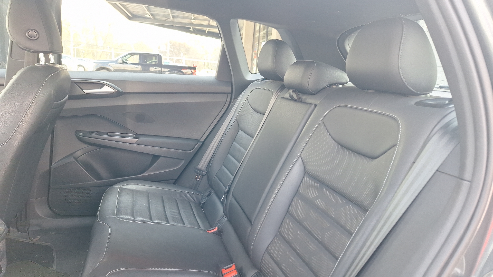 Volkswagen Taos — foto 14 de 16