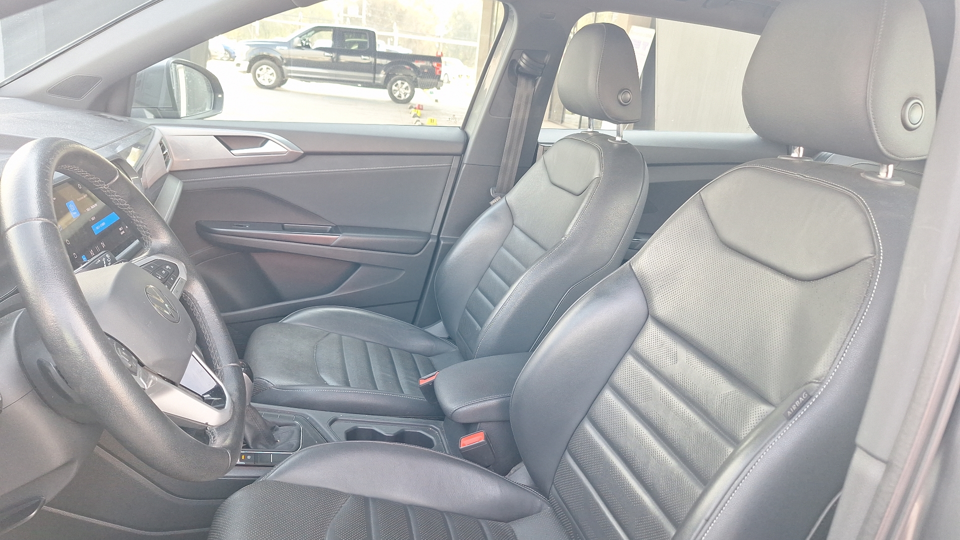 Volkswagen Taos — foto 15 de 16