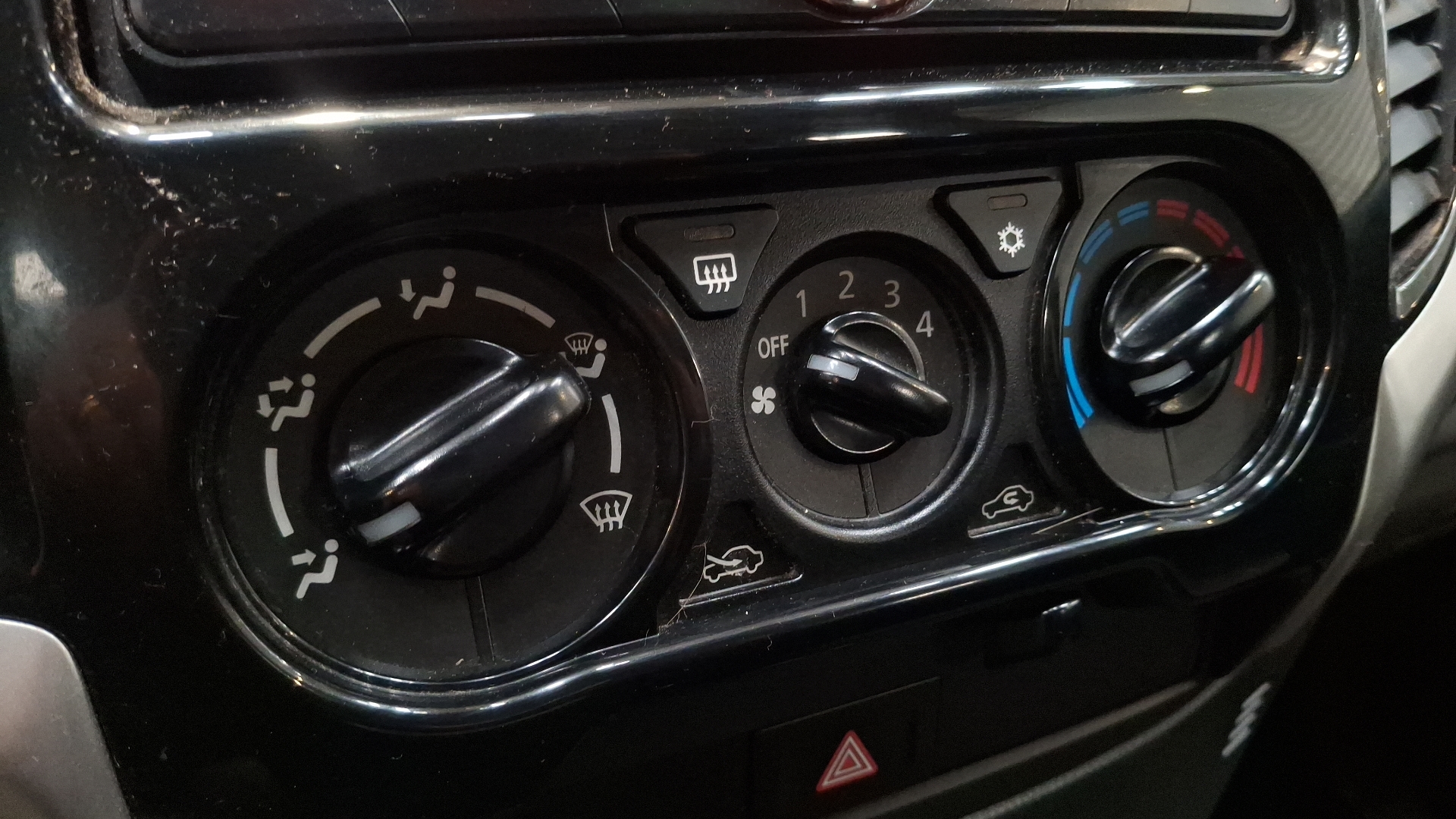 Mitsubishi L200 — foto 14 de 15