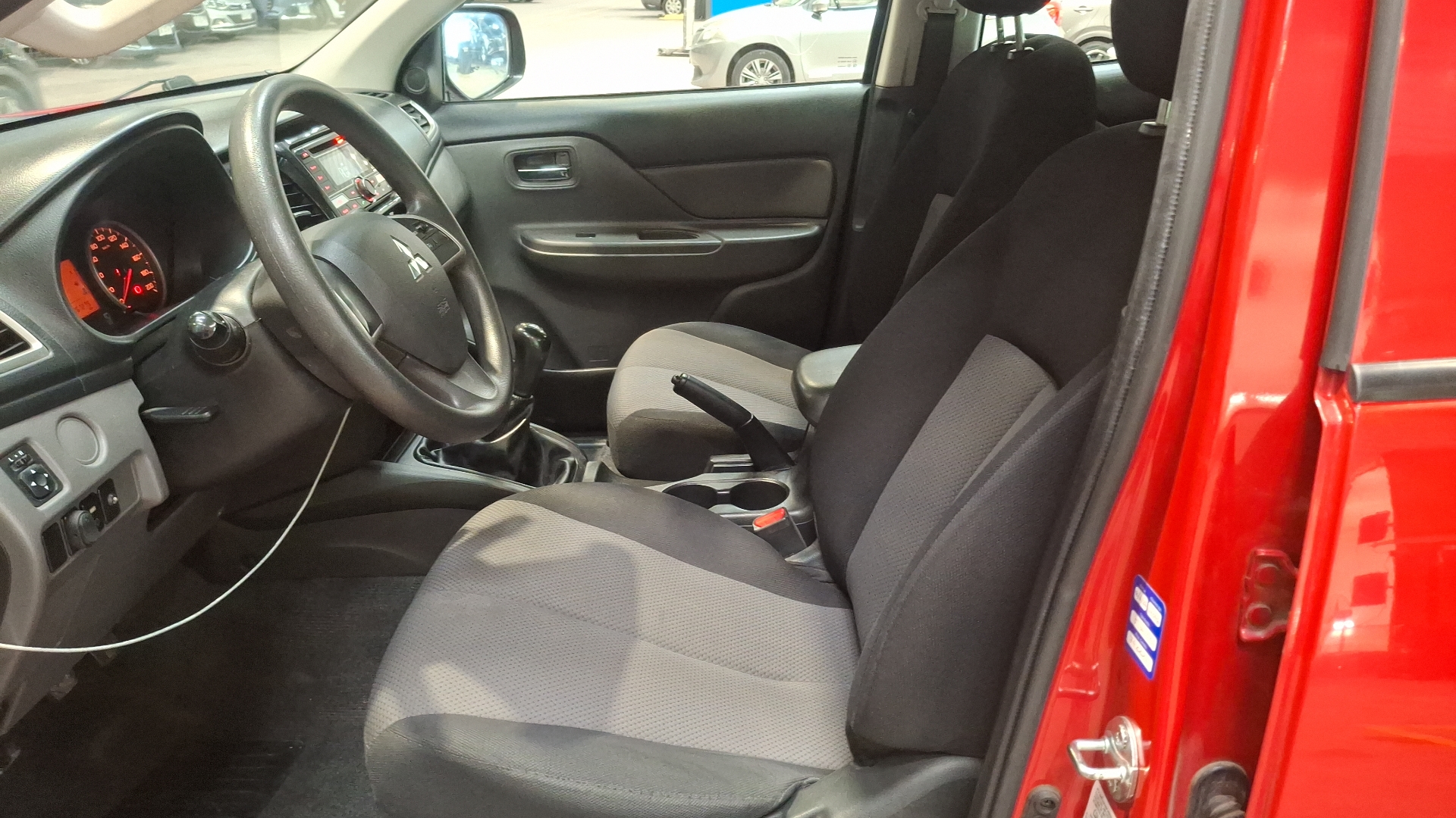 Mitsubishi L200 — foto 12 de 15