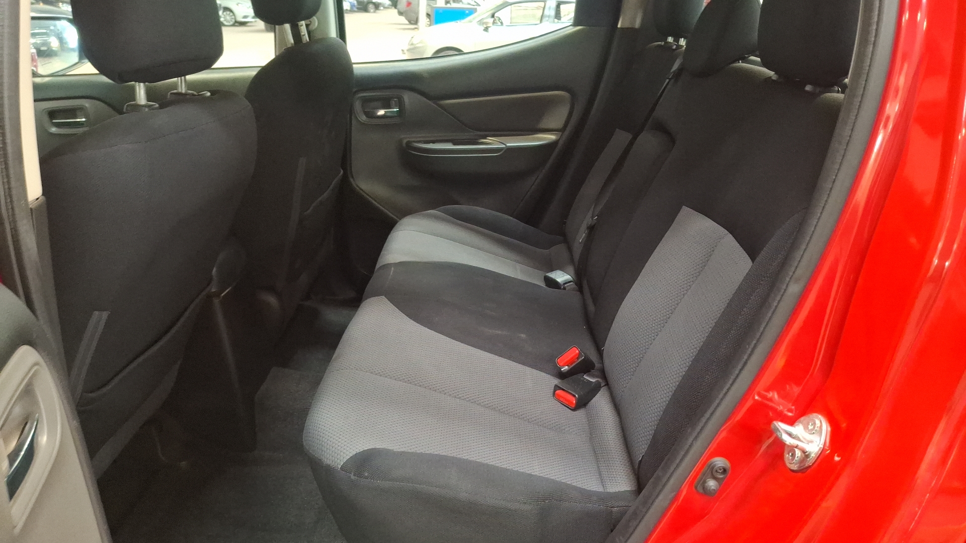 Mitsubishi L200 — foto 13 de 15