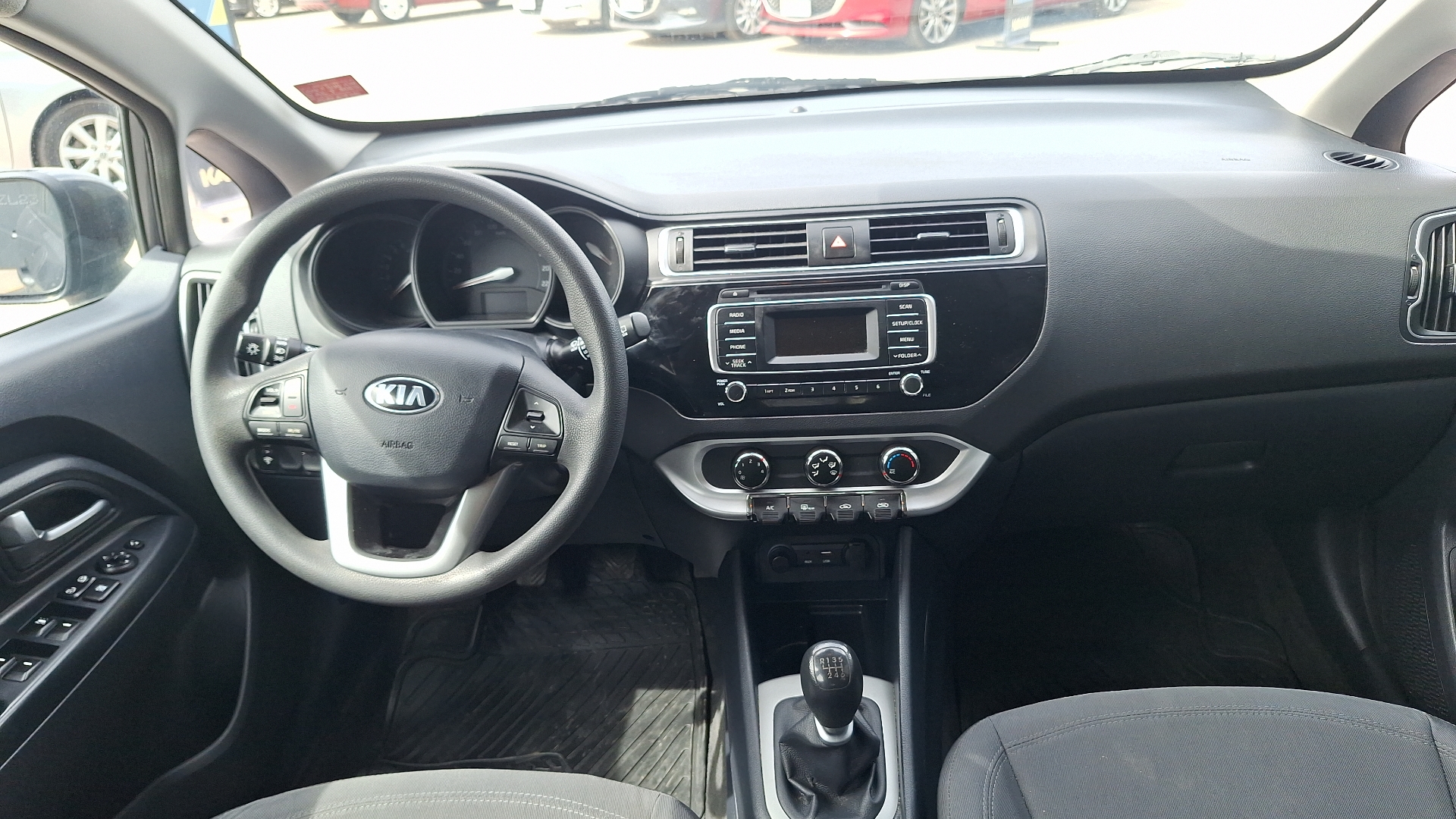 KIA Rio5 — foto 6 de 14