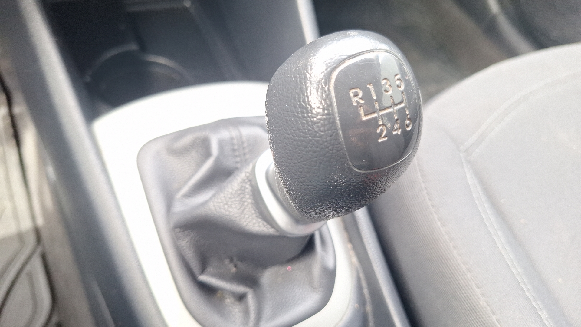 KIA Rio5 — foto 11 de 14