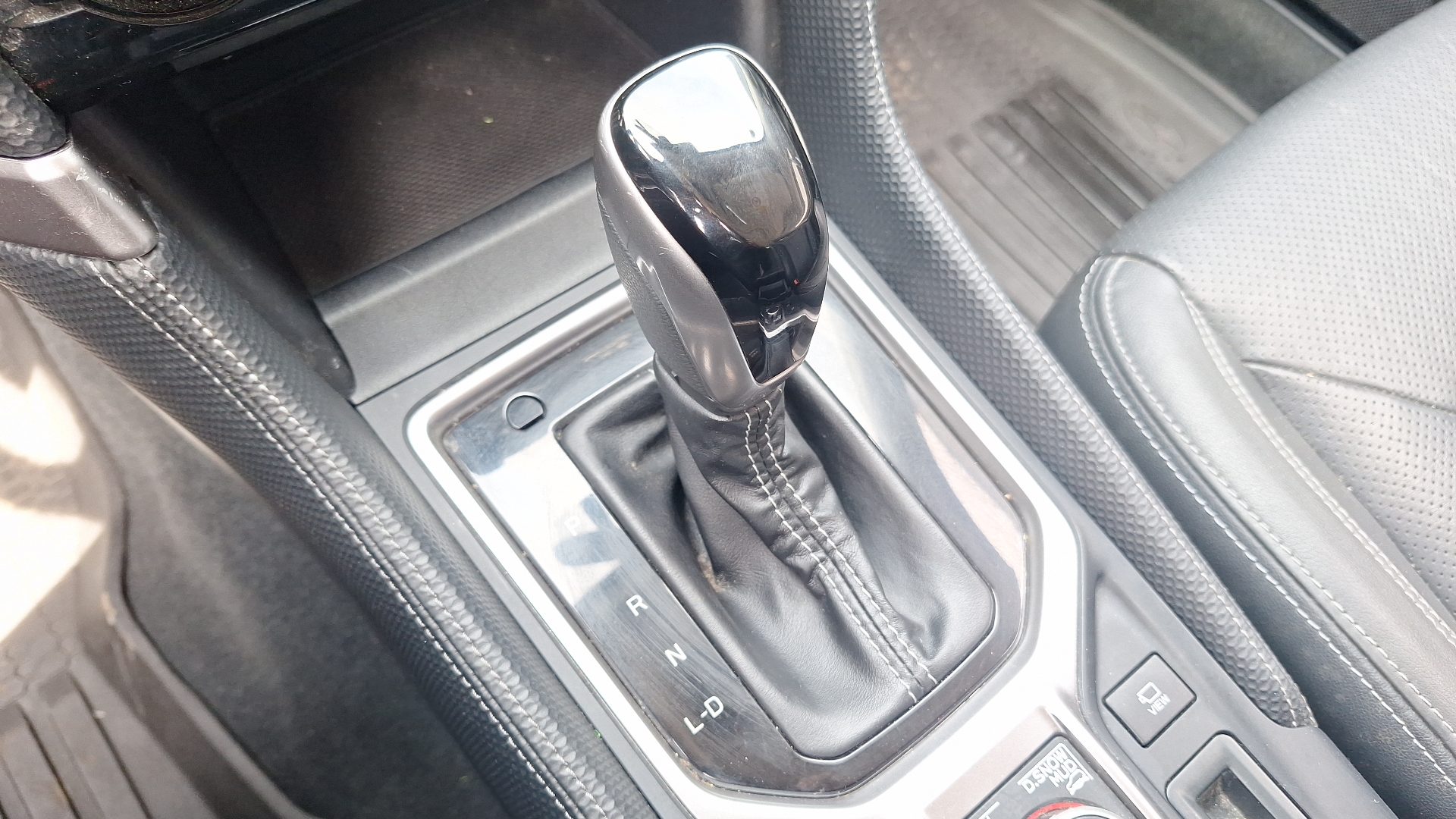 Subaru Forester — foto 11 de 16
