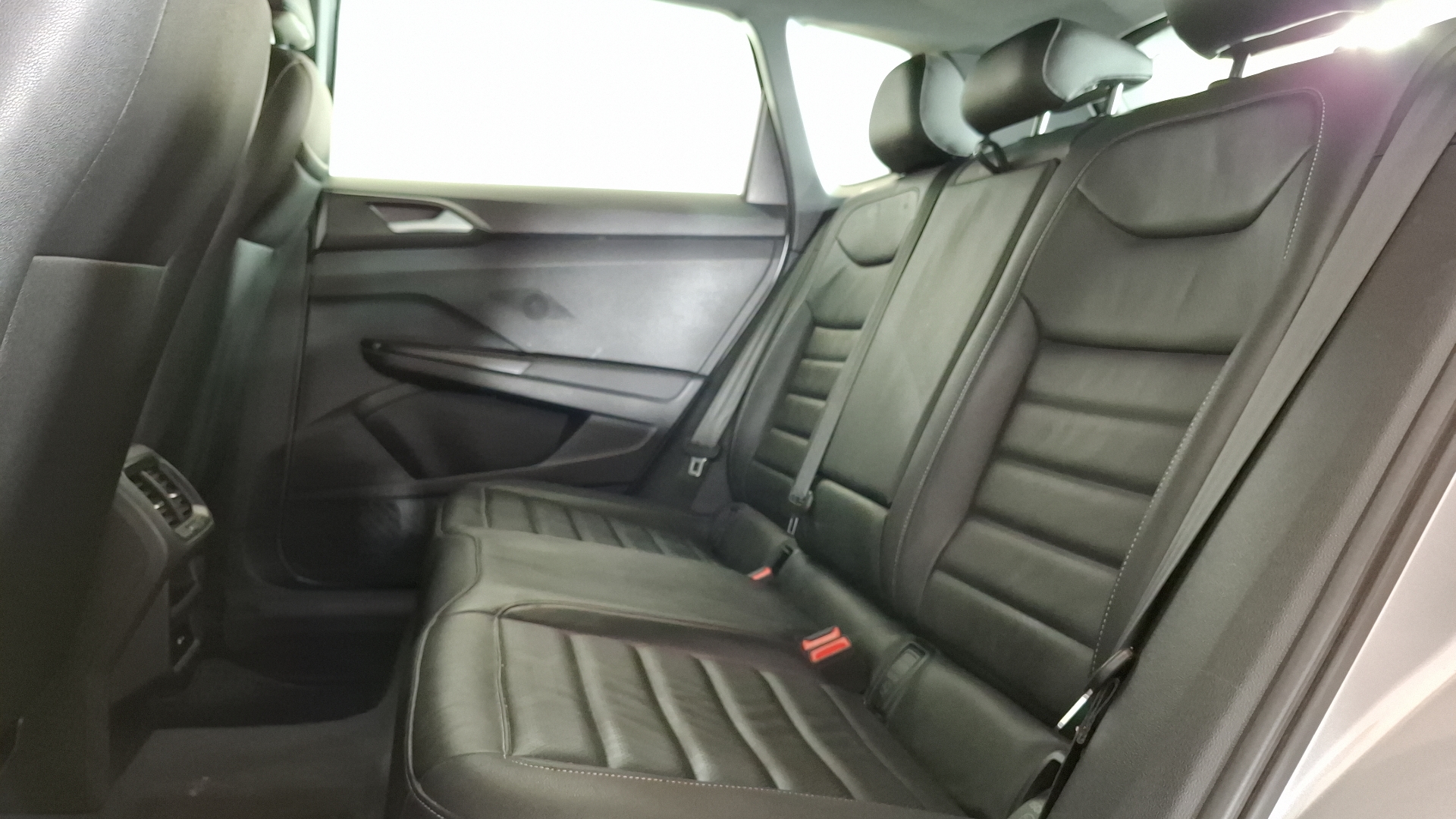 Volkswagen Taos — foto 15 de 17