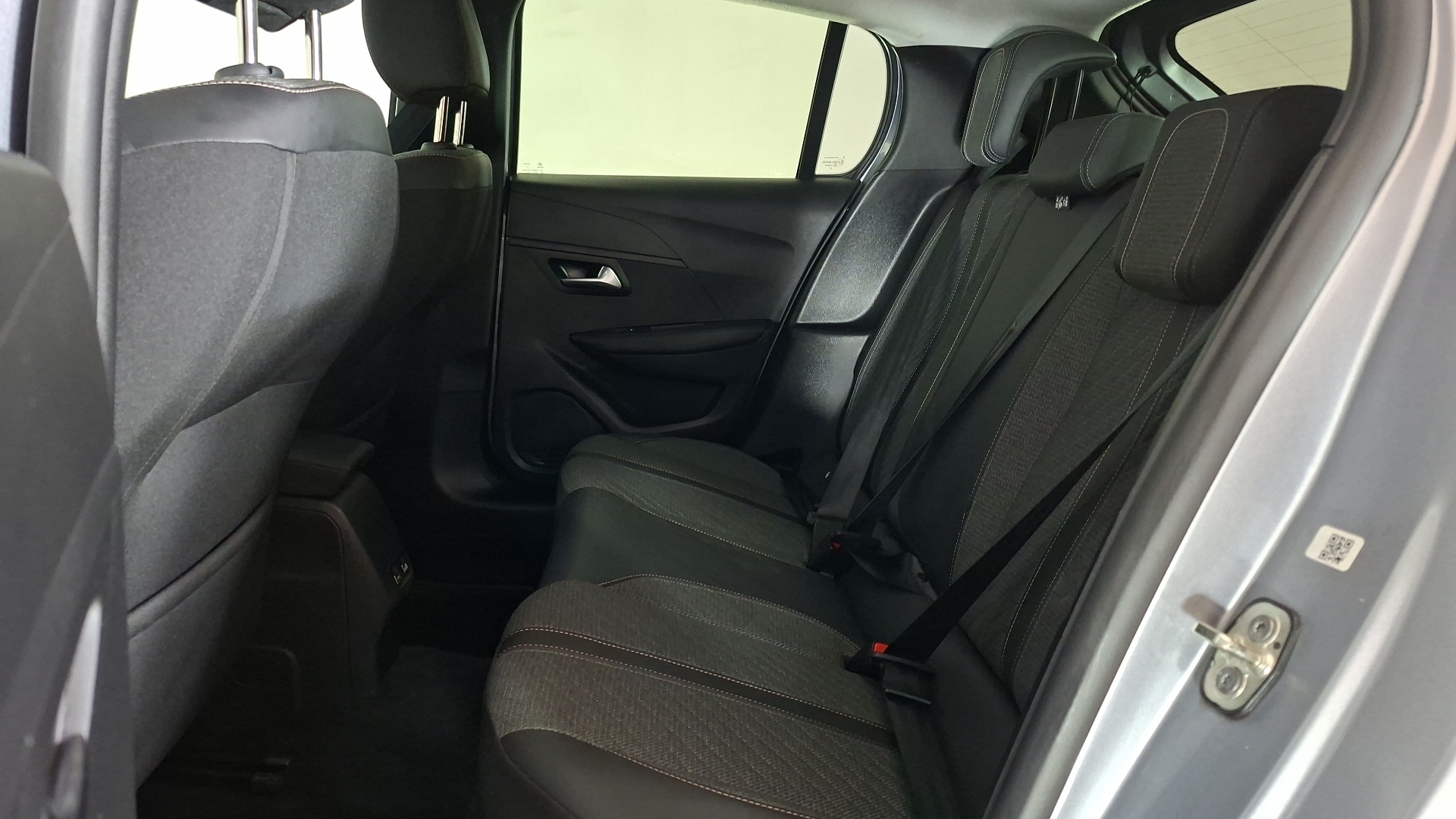 Peugeot 208 — foto 14 de 16