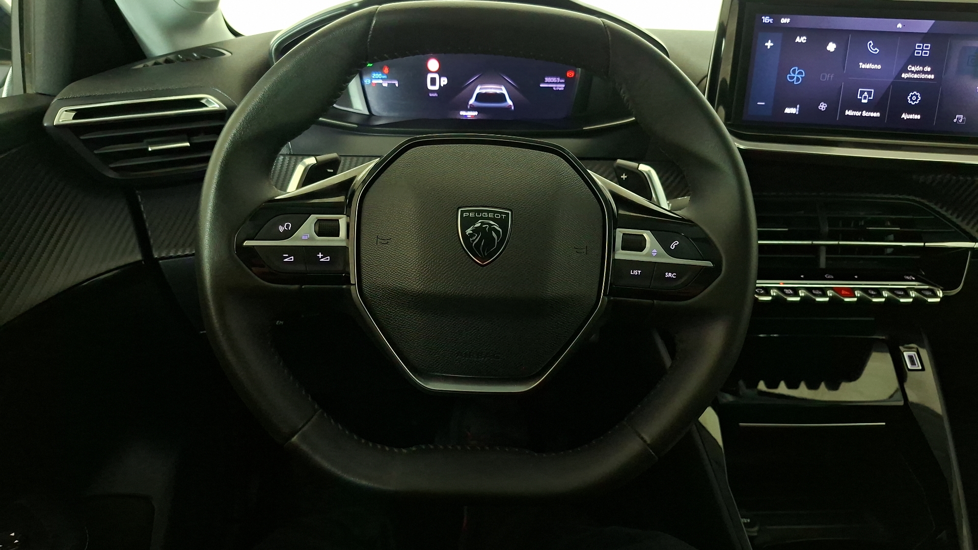 Peugeot 208 — foto 8 de 16