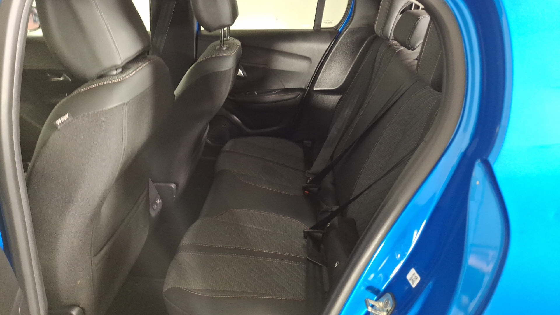 Peugeot 208 — foto 14 de 16