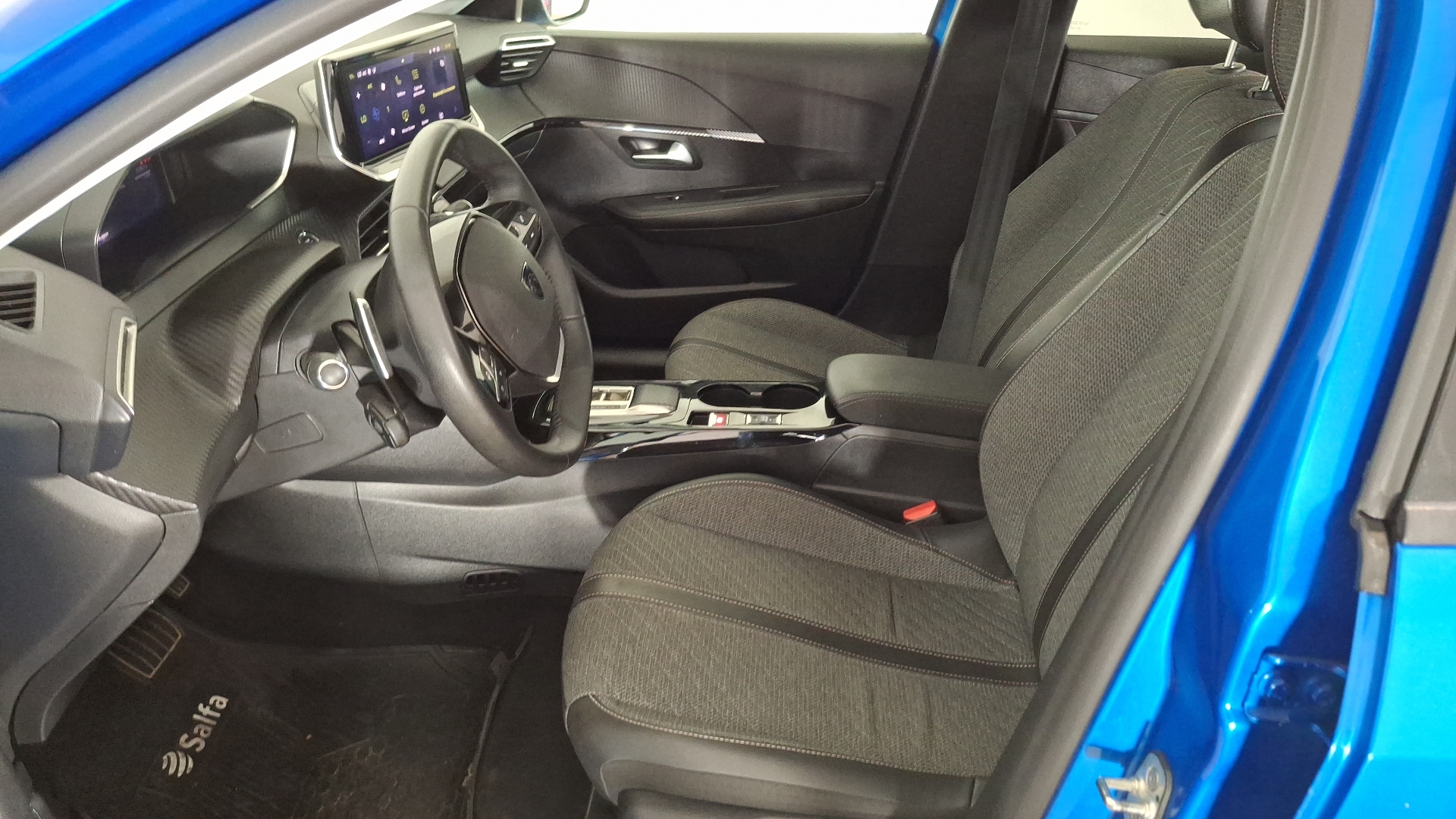 Peugeot 208 — foto 13 de 16