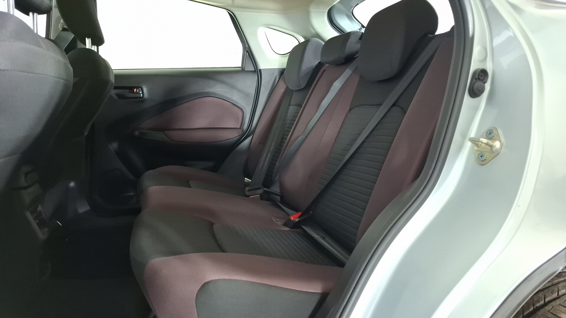 Suzuki Fronx — foto 14 de 16