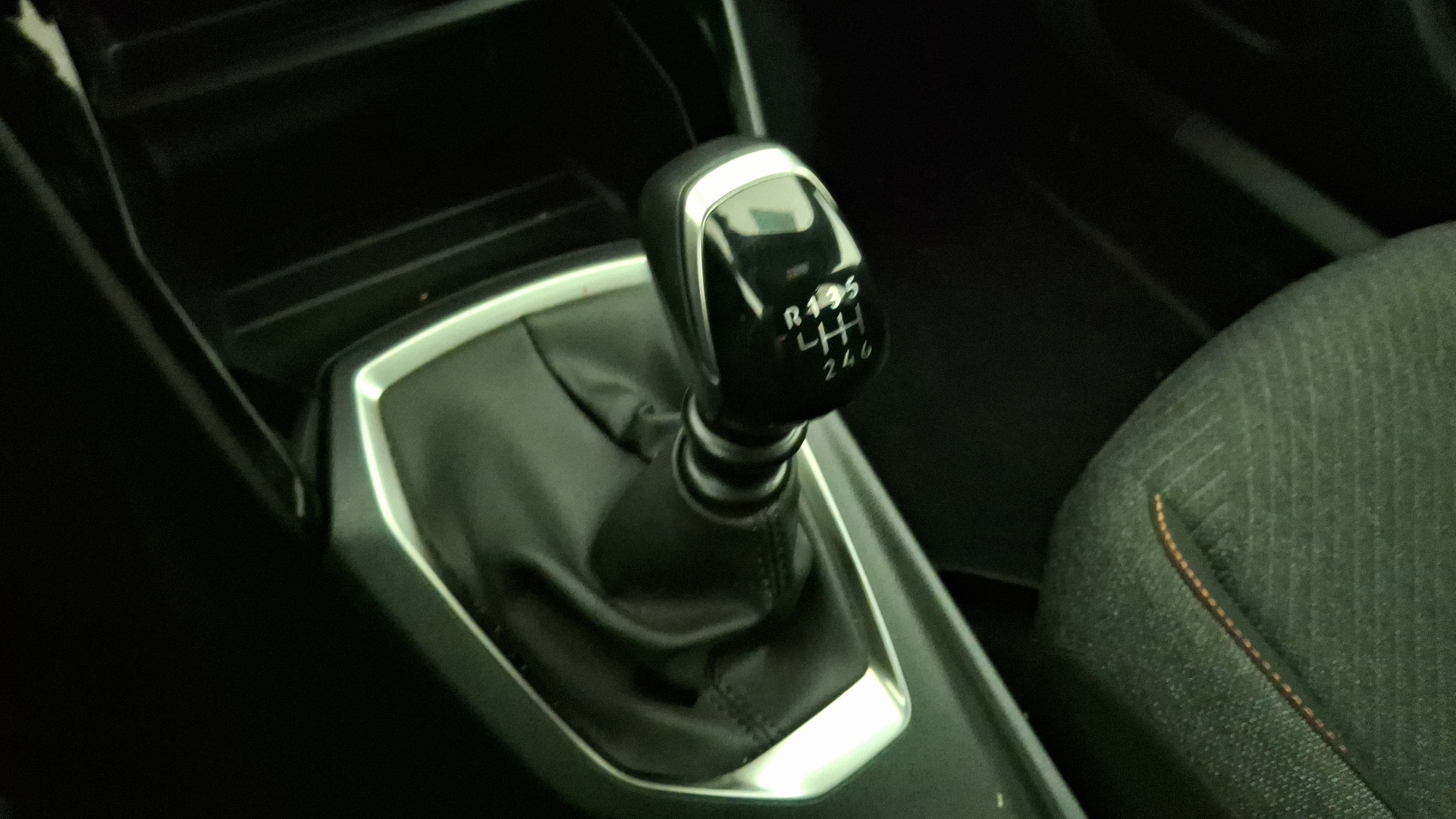 Peugeot 2008 — foto 11 de 15