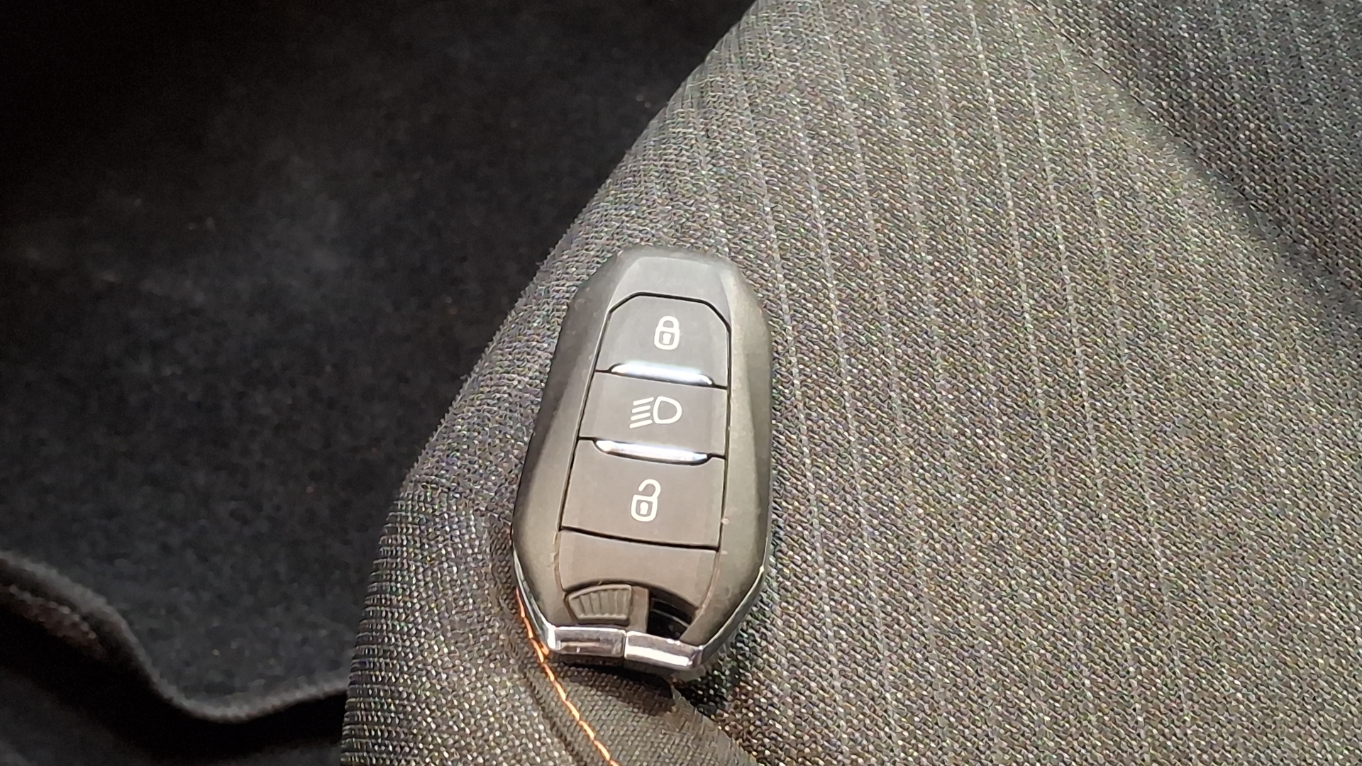 Peugeot 2008 — foto 15 de 15