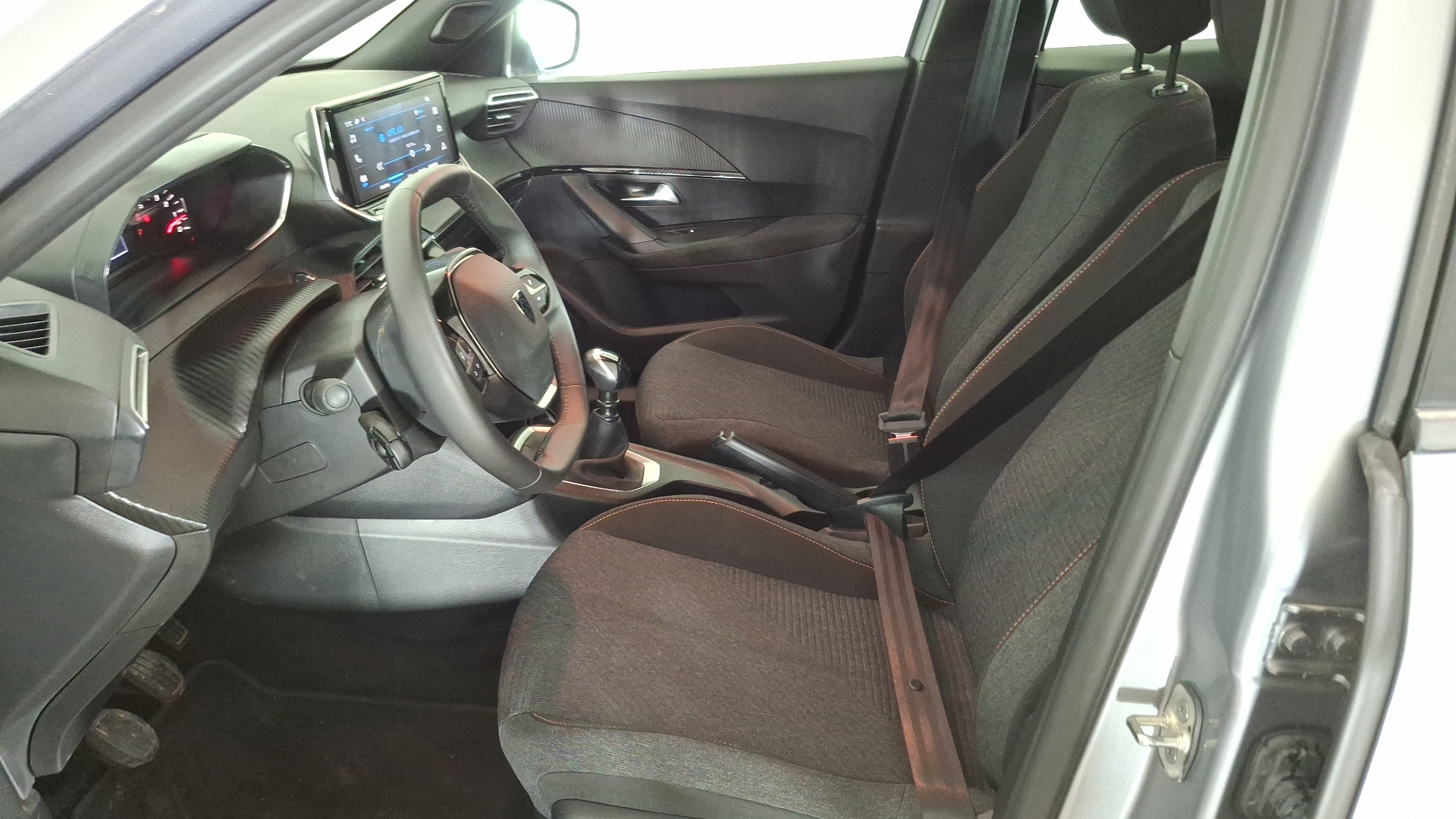 Peugeot 2008 — foto 12 de 15