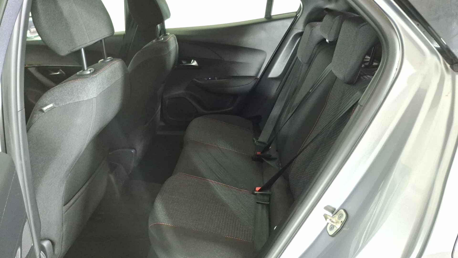 Peugeot 2008 — foto 13 de 15