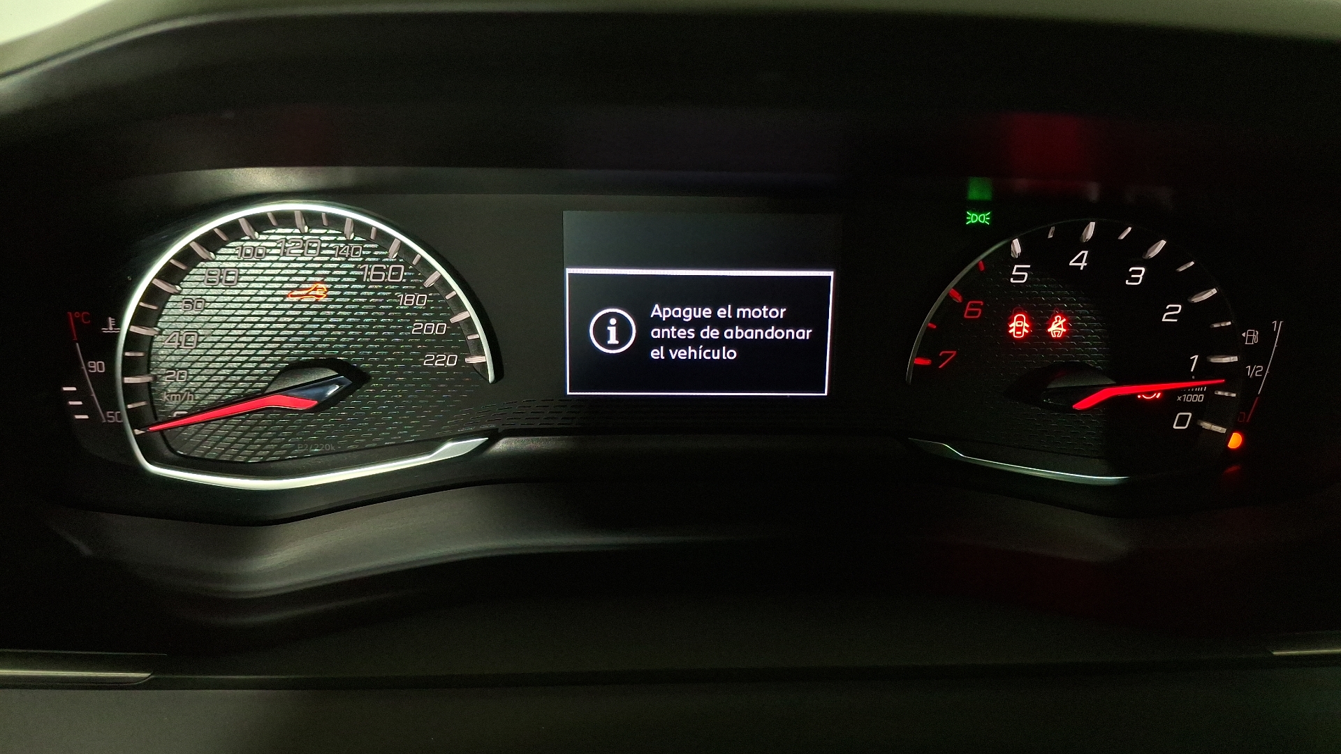 Peugeot 2008 — foto 9 de 15