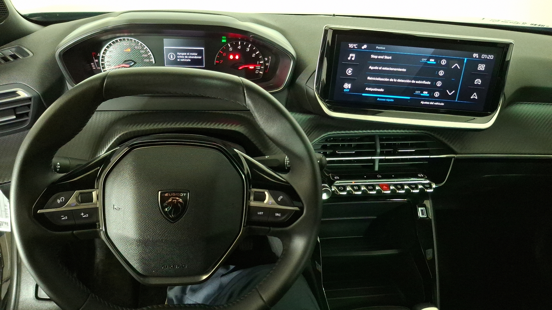 Peugeot 2008 — foto 8 de 15