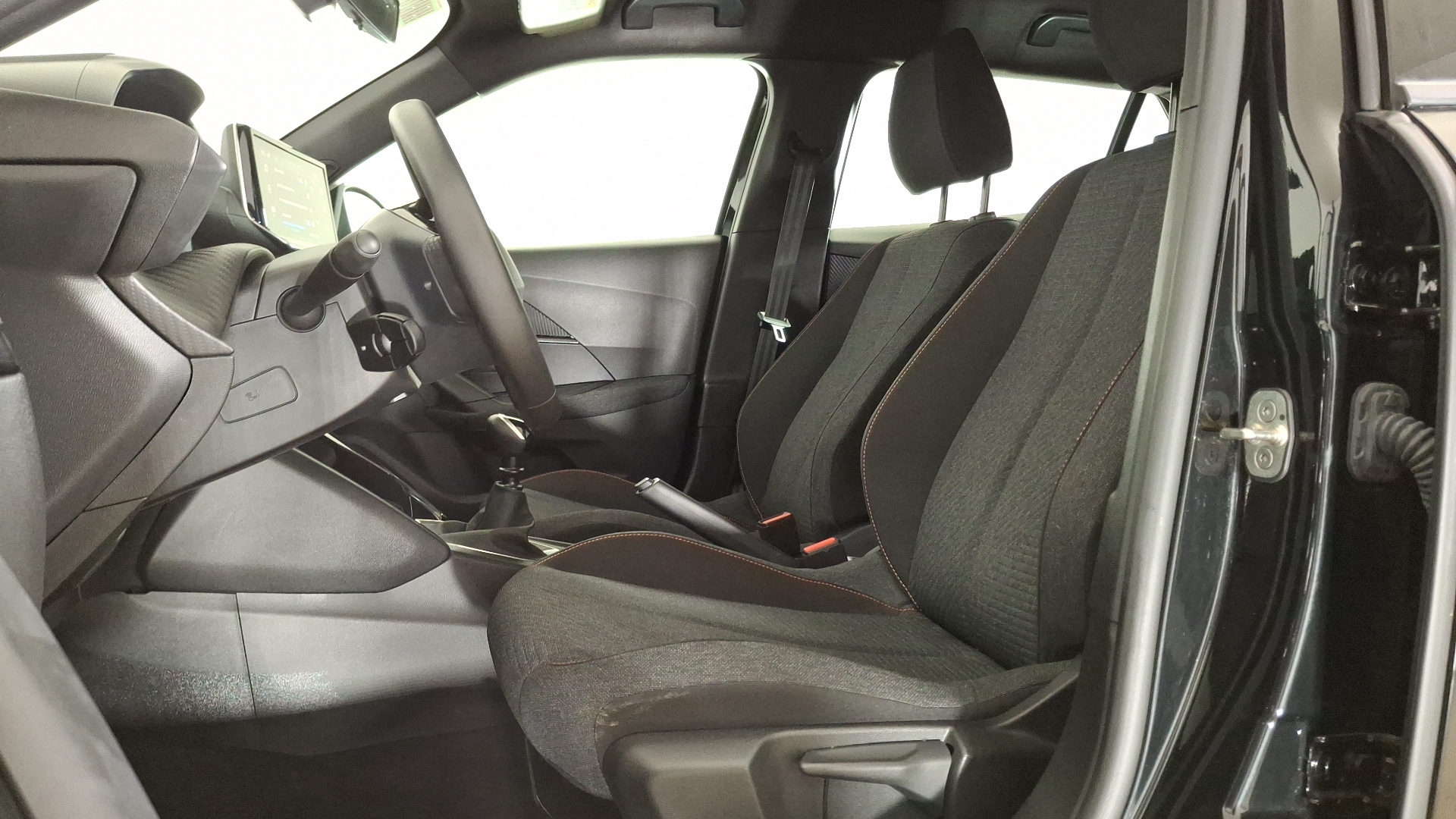 Peugeot 2008 — foto 12 de 15