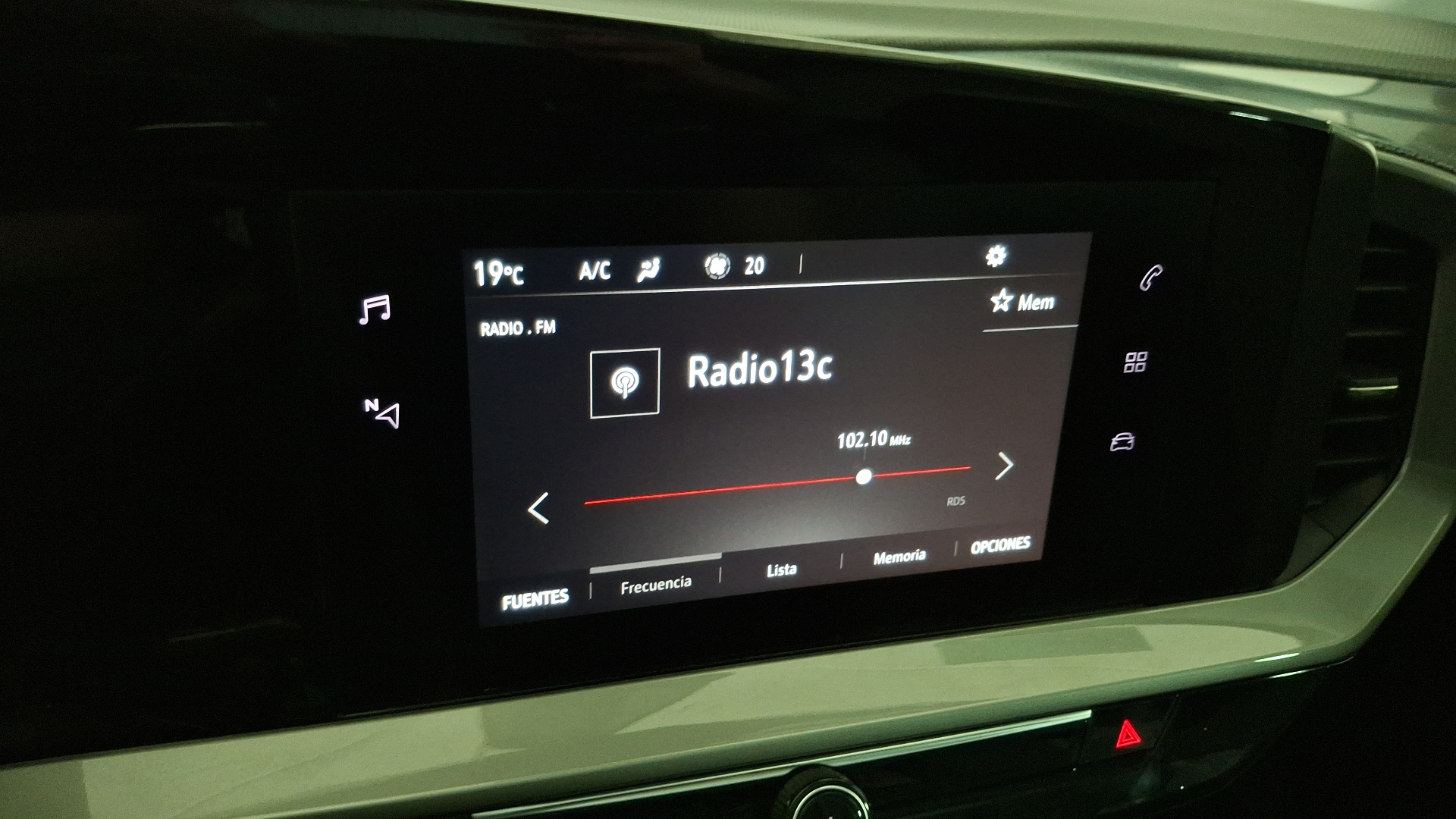 Opel Mokka — foto 10 de 16