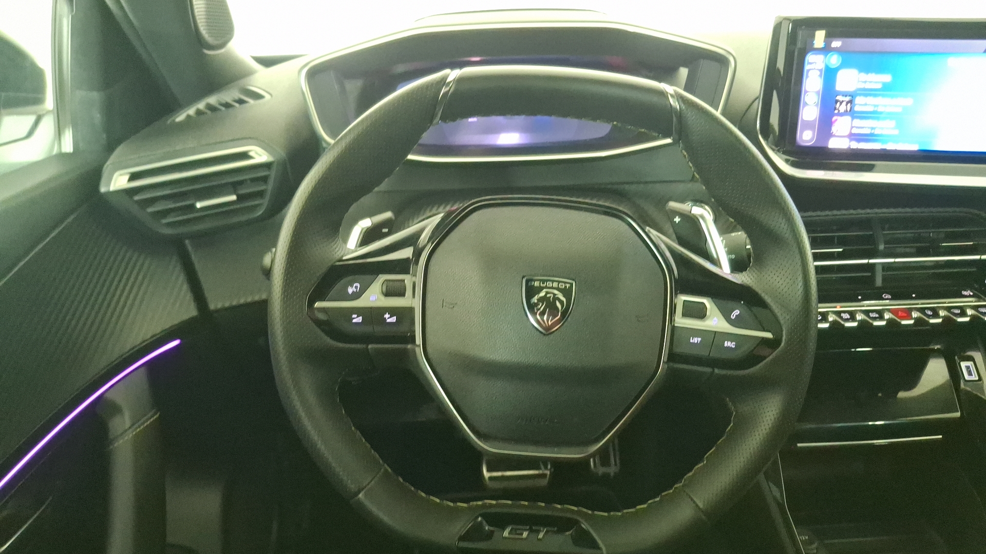 Peugeot 2008 — foto 8 de 17