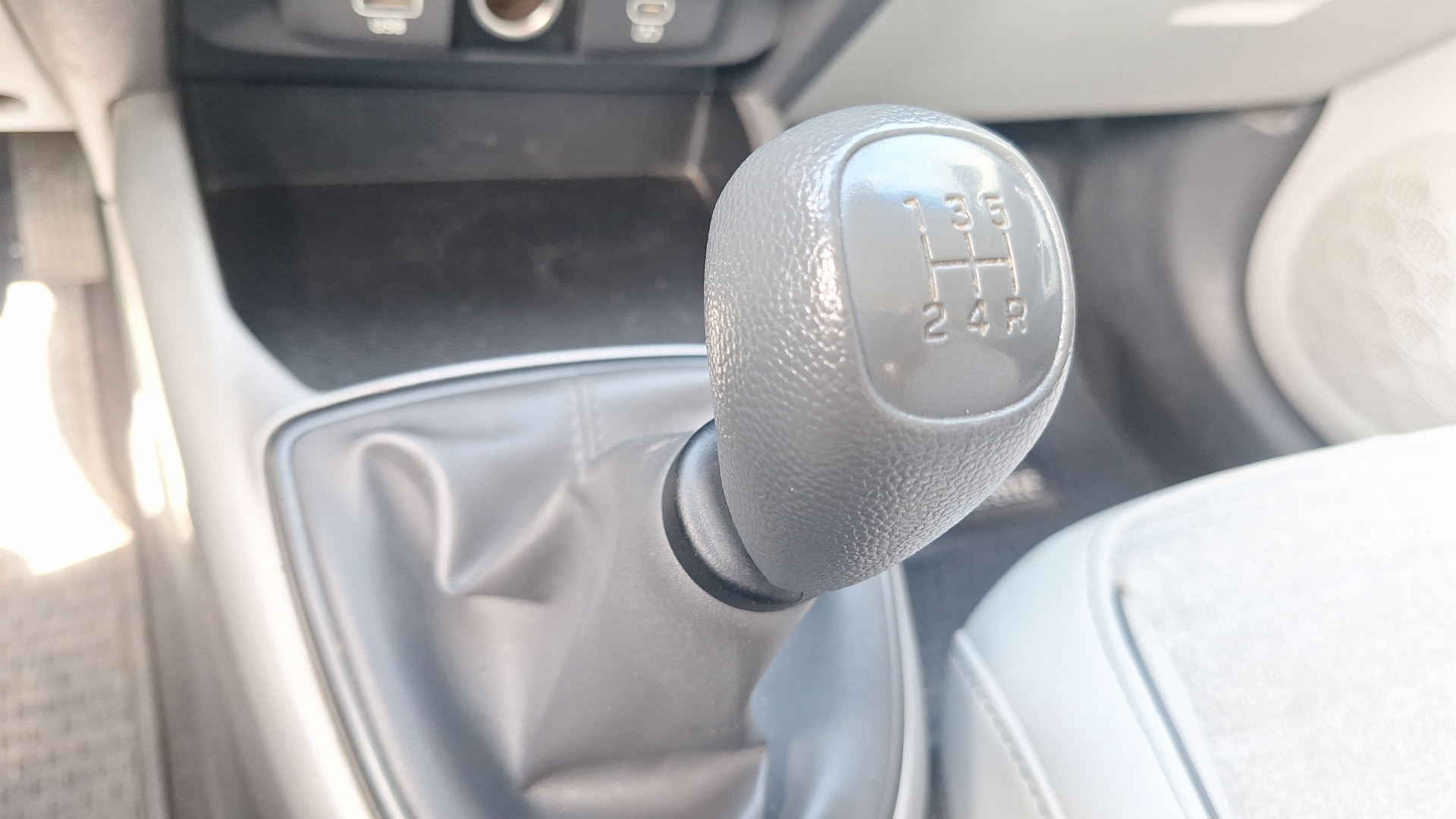 Hyundai Grand I10 — foto 11 de 15