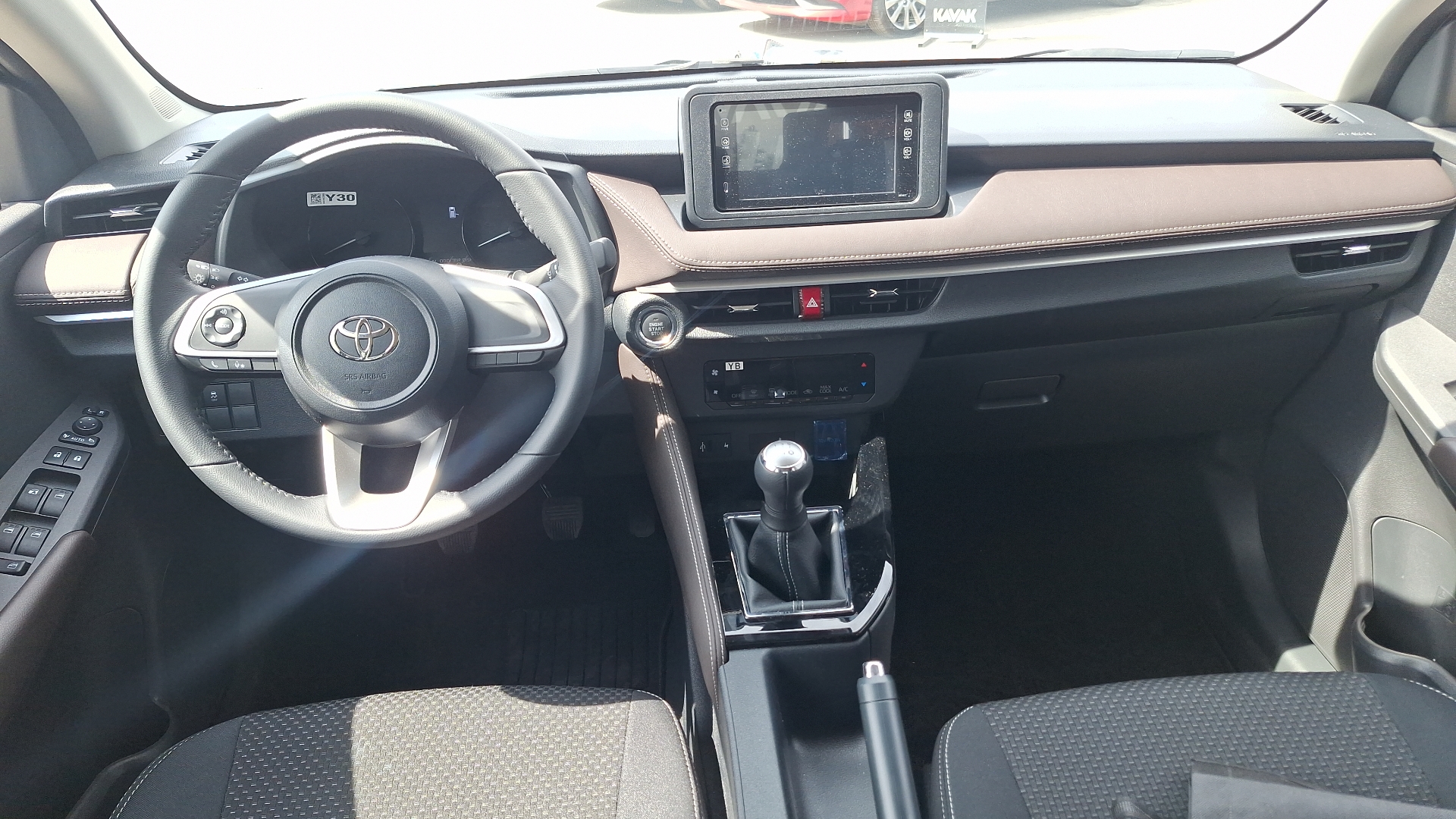 Toyota Yaris — foto 6 de 15