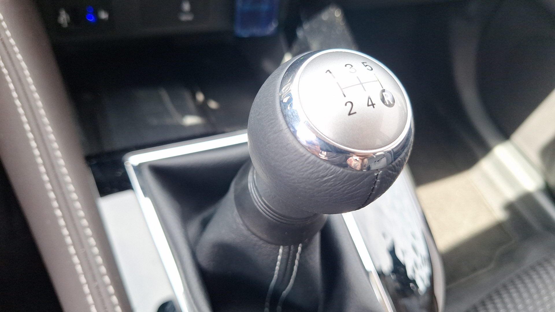 Toyota Yaris — foto 11 de 15