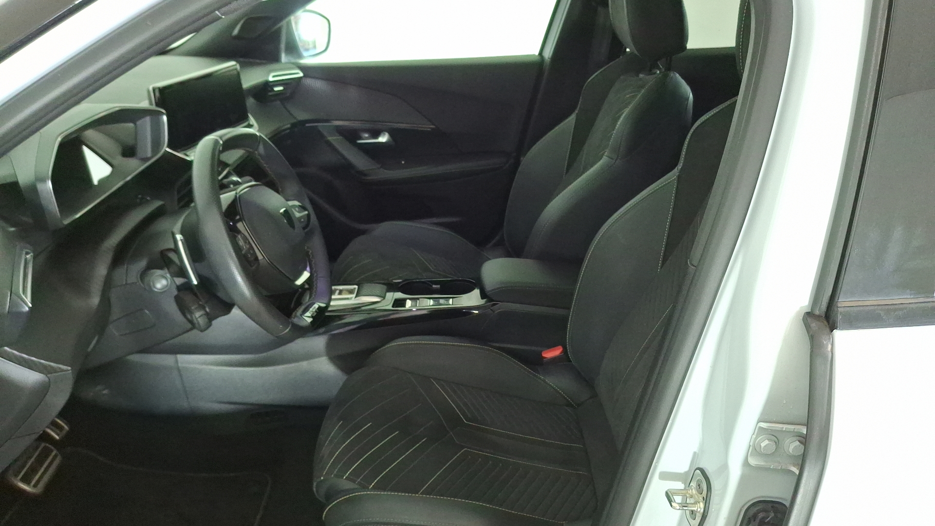 Peugeot 2008 — foto 14 de 17