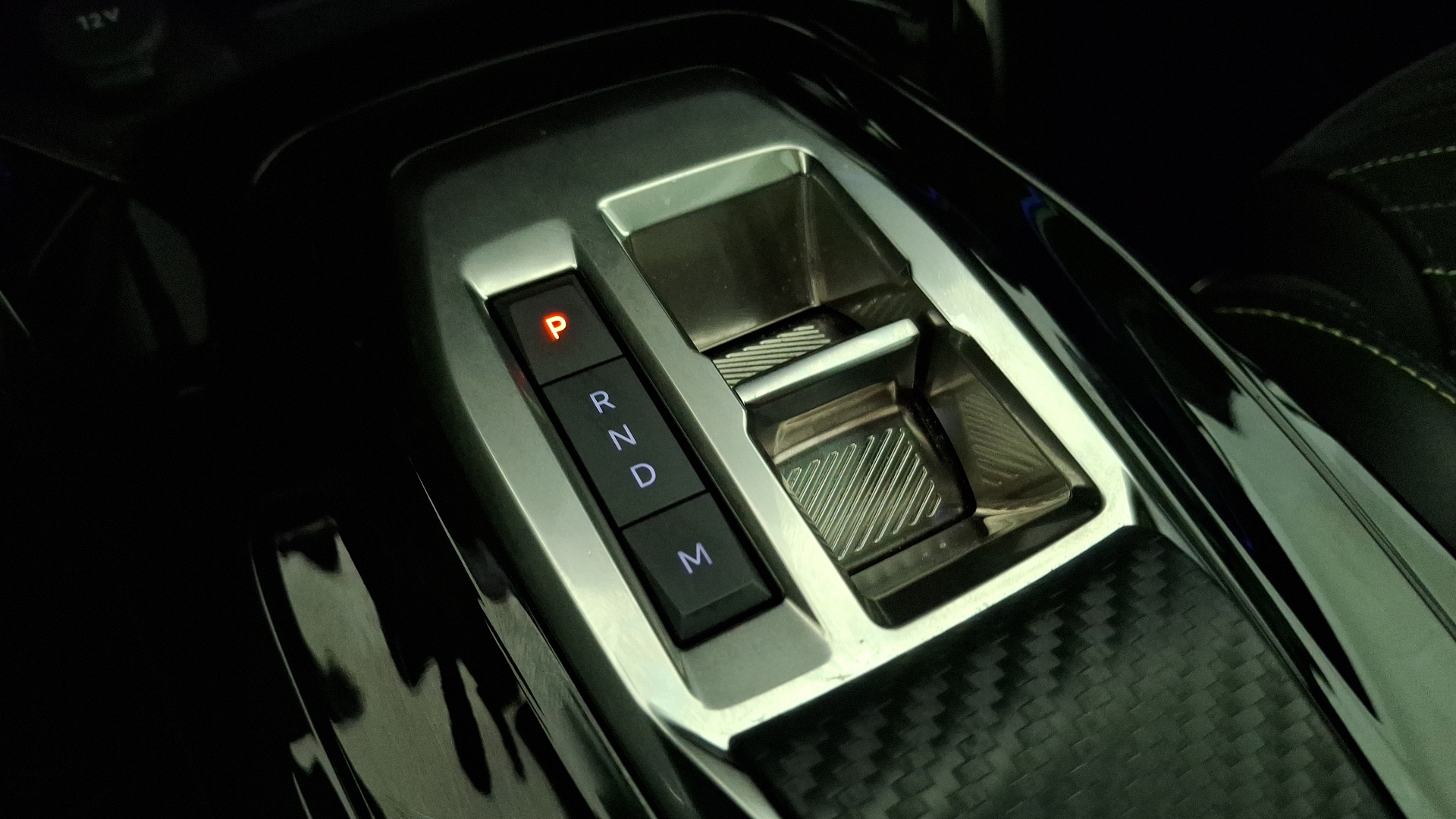 Peugeot 2008 — foto 11 de 17