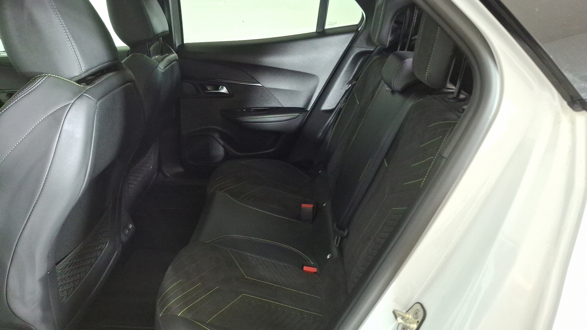 Peugeot 2008 — foto 15 de 17