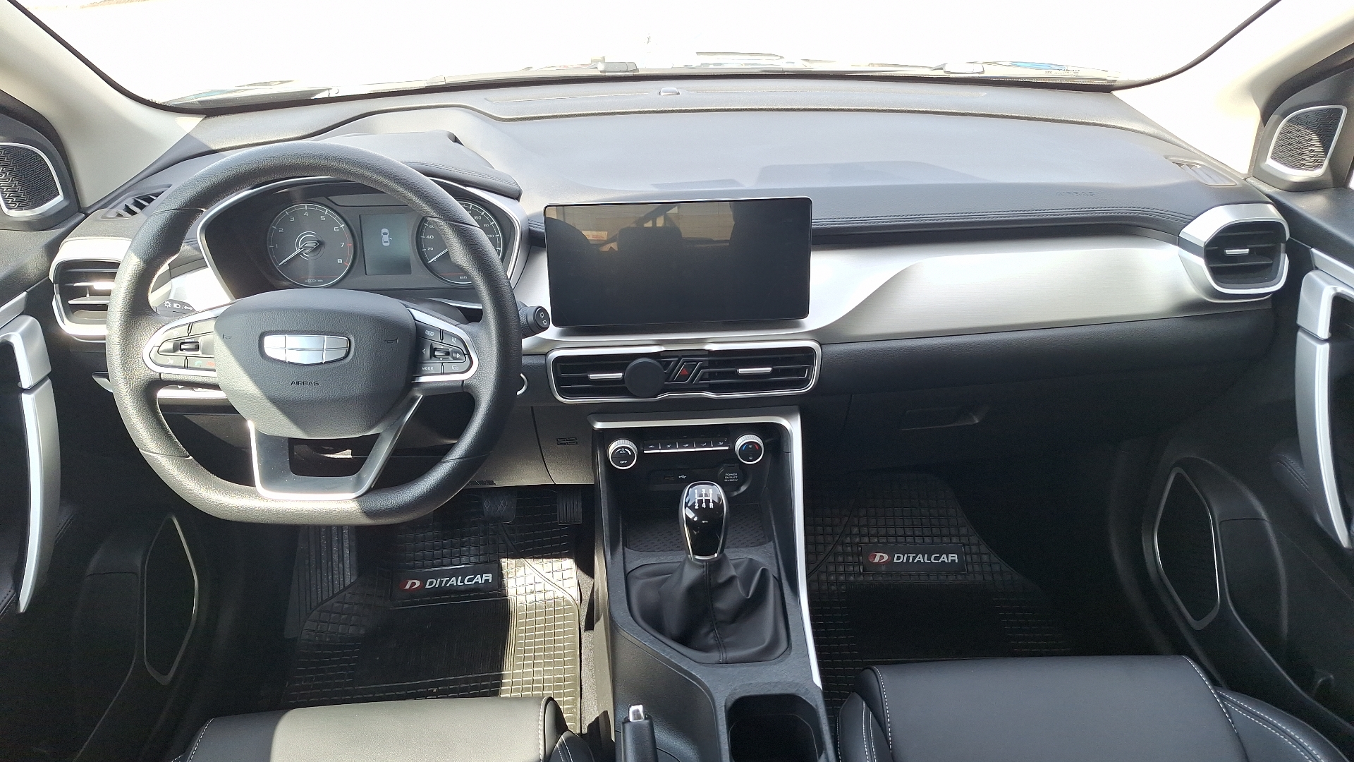 Geely Coolray Lite — foto 6 de 15