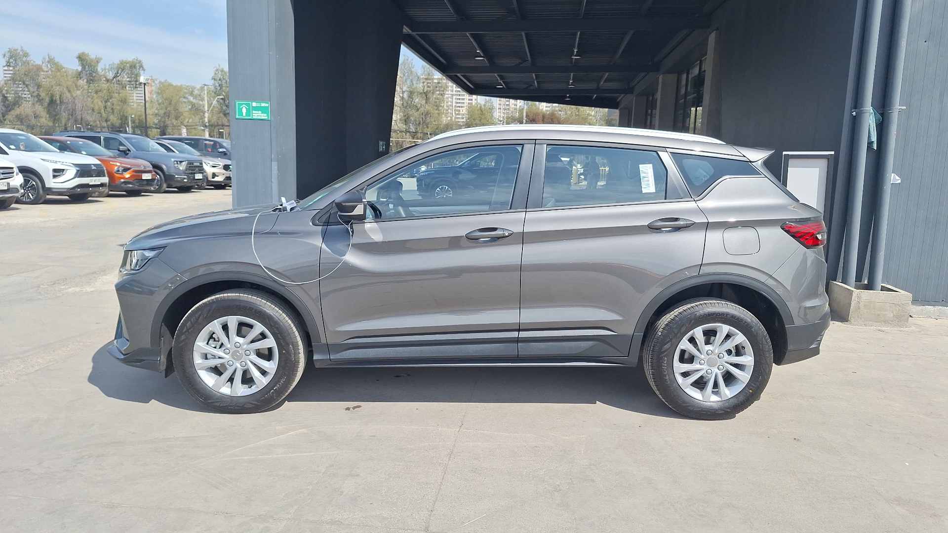 Geely Coolray Lite — foto 2 de 15