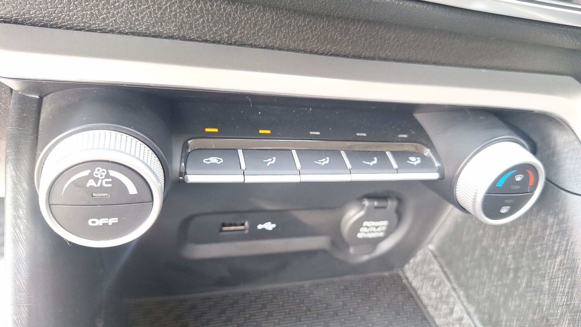 Geely Coolray Lite — foto 15 de 15