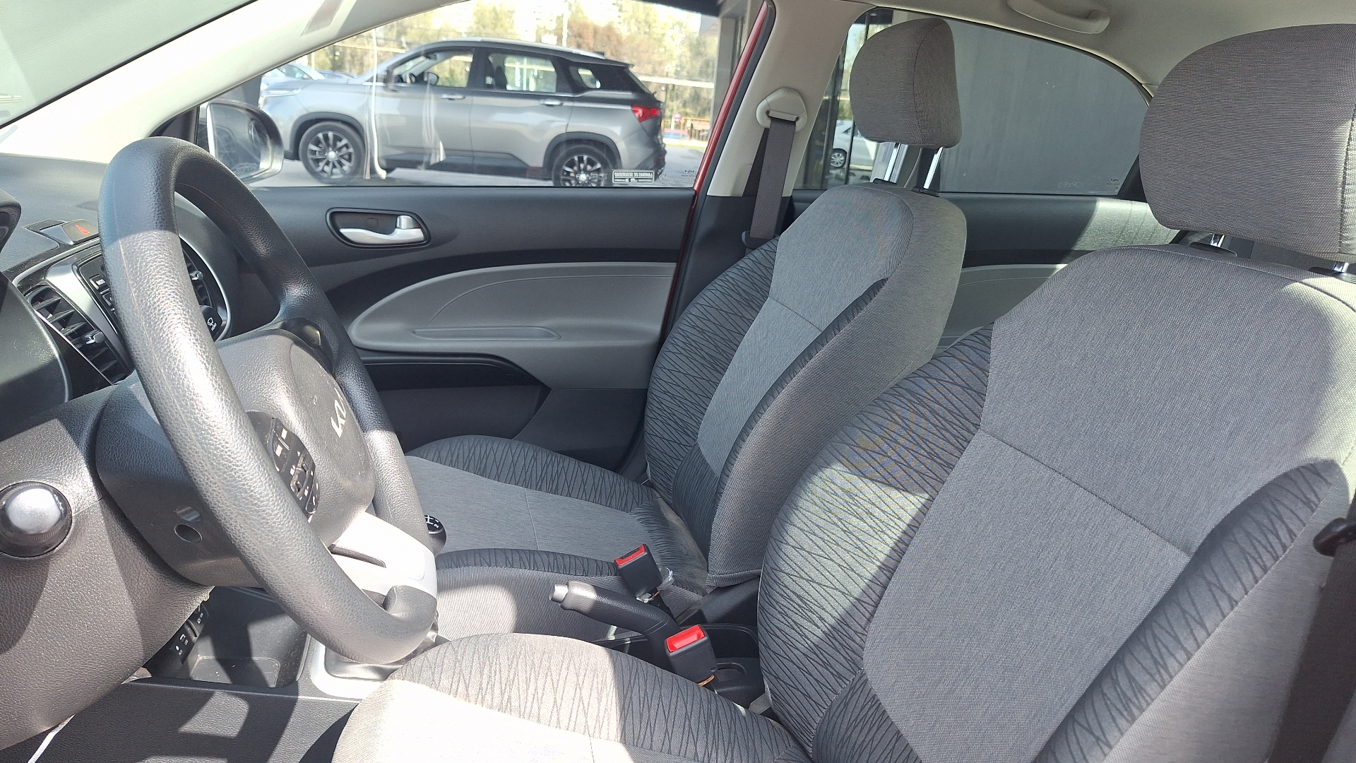 KIA Soluto — foto 14 de 15