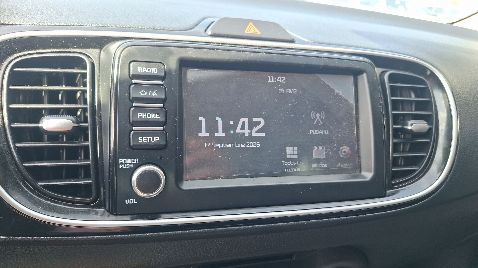 KIA Soluto — foto 10 de 15