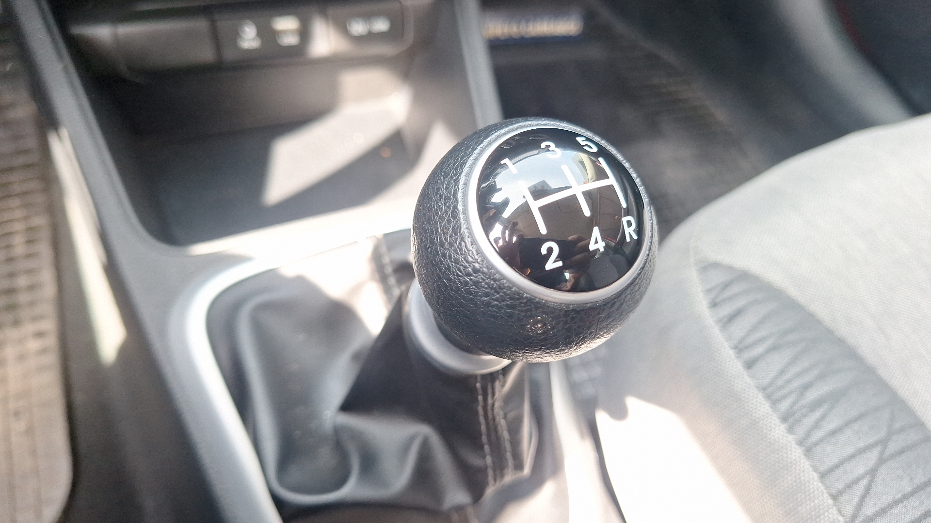 KIA Soluto — foto 11 de 15