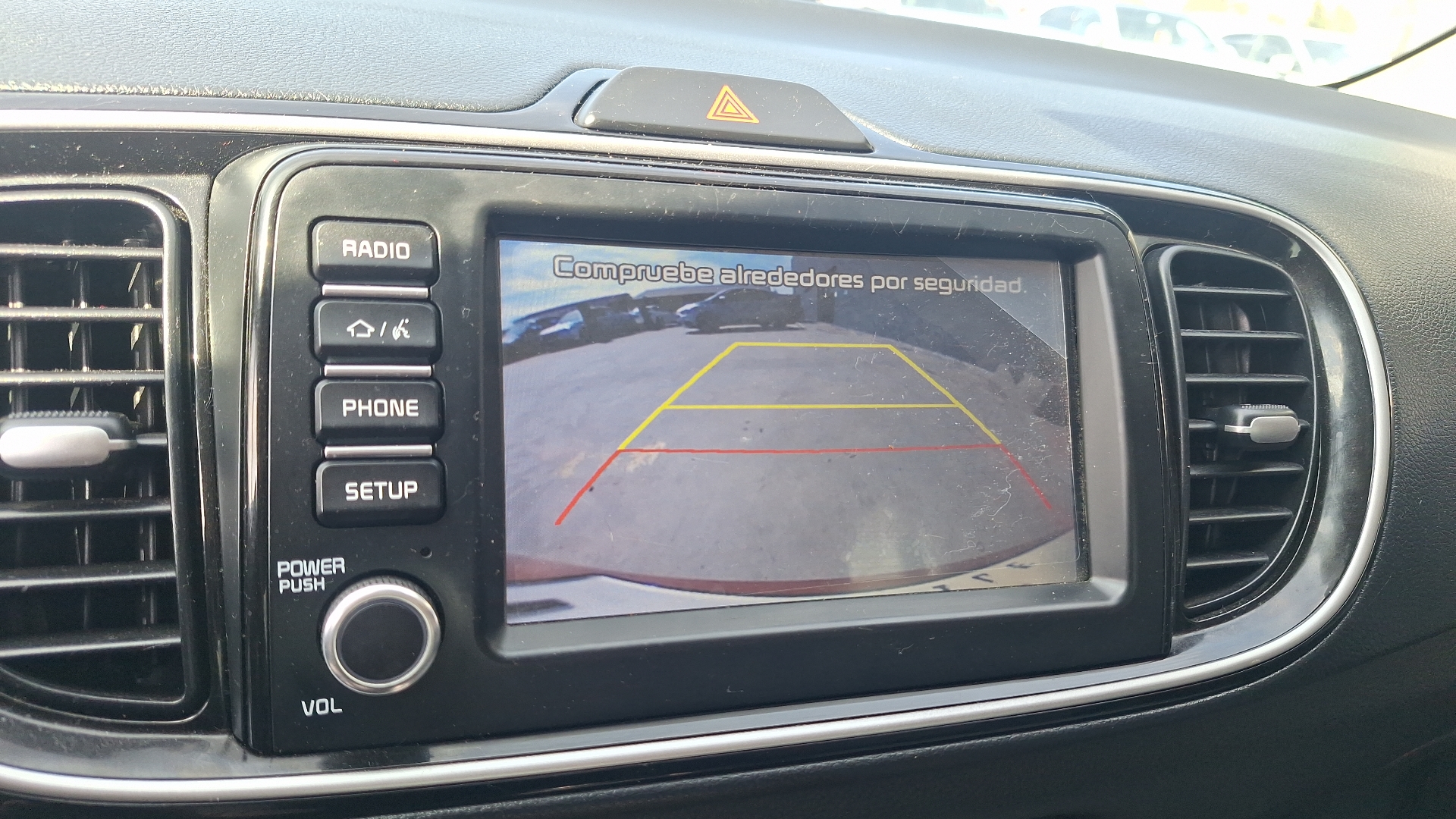 KIA Soluto — foto 12 de 15